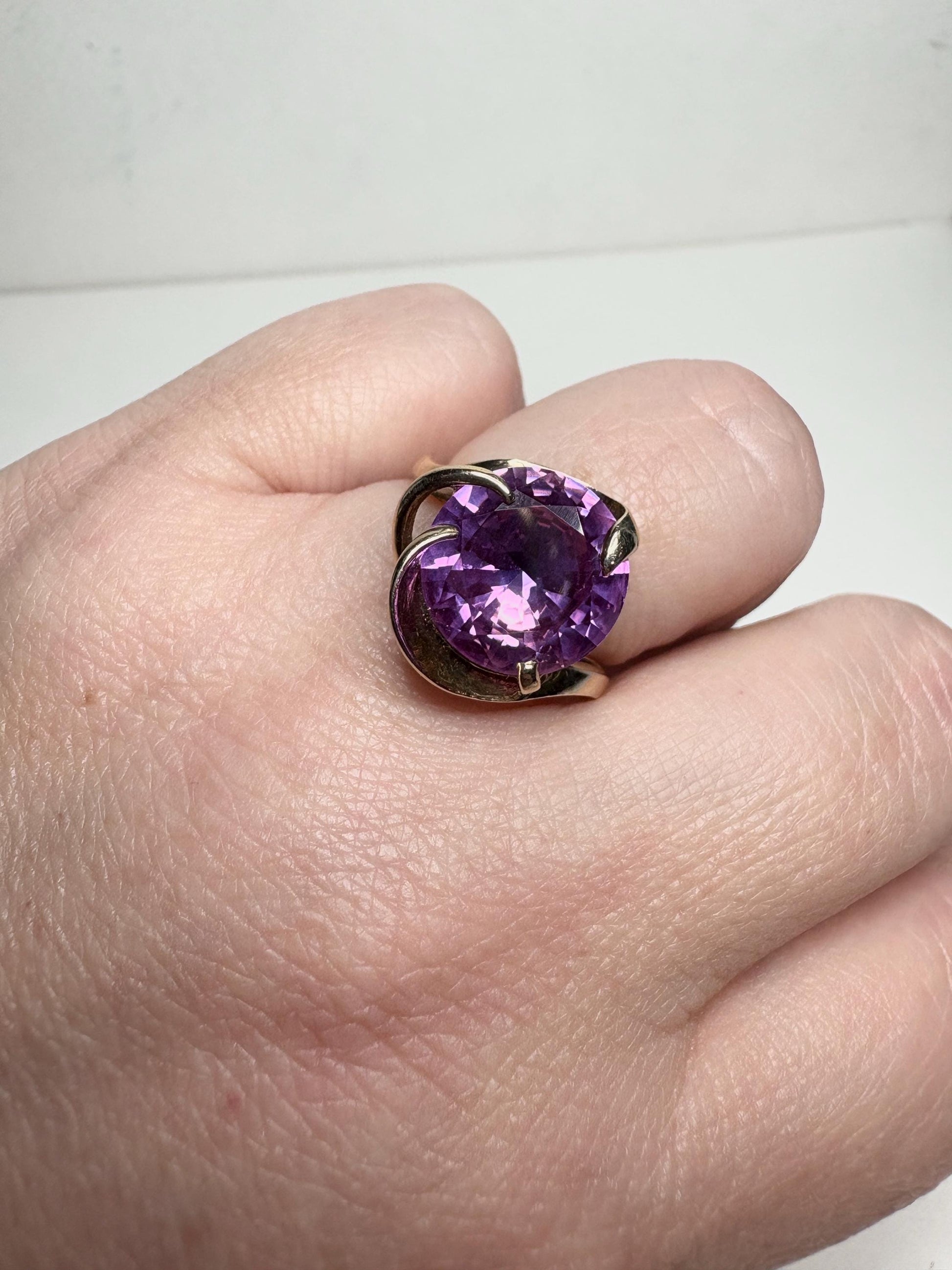 Synthetic Violetish-Pink Retro or Mid Century Spinel Ring in Solid 10k Gold size 7 - NewLifeJewelryVault