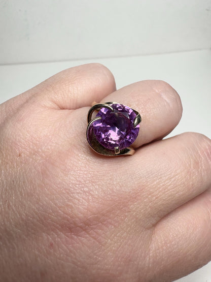 Synthetic Violetish-Pink Retro or Mid Century Spinel Ring in Solid 10k Gold size 7 - NewLifeJewelryVault