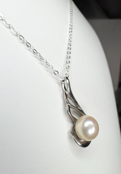 Sterling silver pendant necklace with an 8mm off-white Akoya cultured pearl.