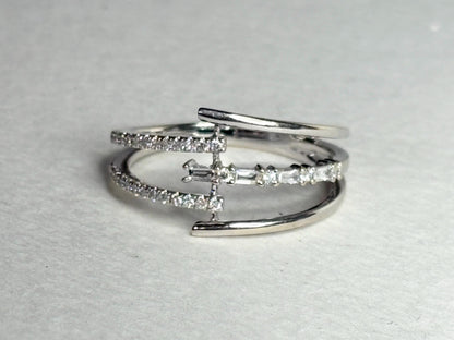Cool Modern Natural Diamond Baguette and Round Ring Solid 18k White Gold size 7 - NewLifeJewelryVault
