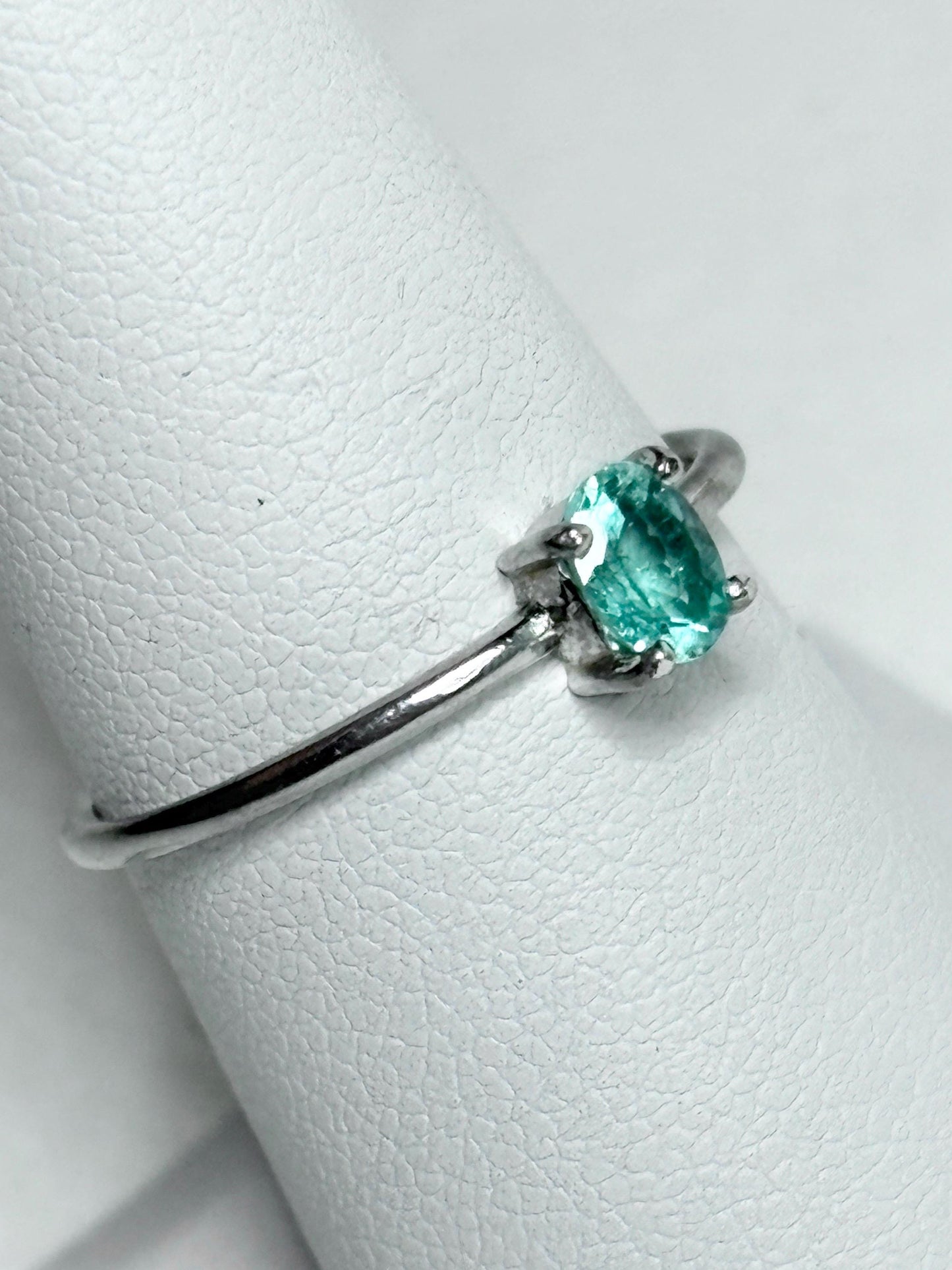 Mozambique Paraiba Tourmaline Solitaire Oval in Sterling Silver size 7 - NewLifeJewelryVault