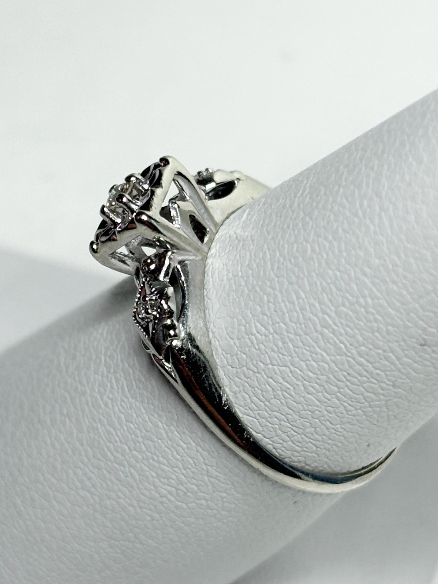 Retro Diamond Solitaire Ring Solid 14k White Gold size 6.75 - NewLifeJewelryVault