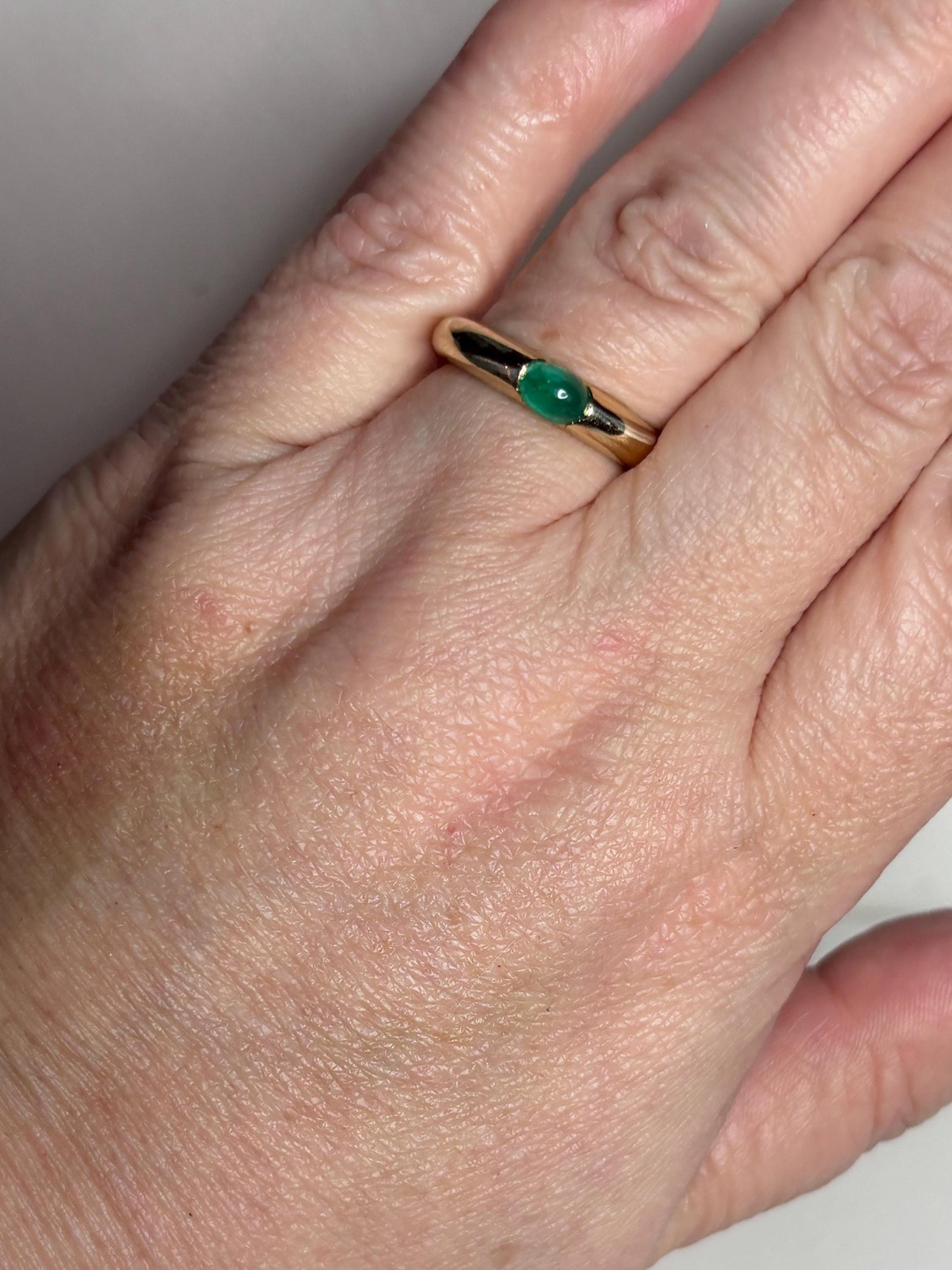 Natural Emerald Cabochon Domed Band Ring Solid 14k Gold size 6.25 - NewLifeJewelryVault