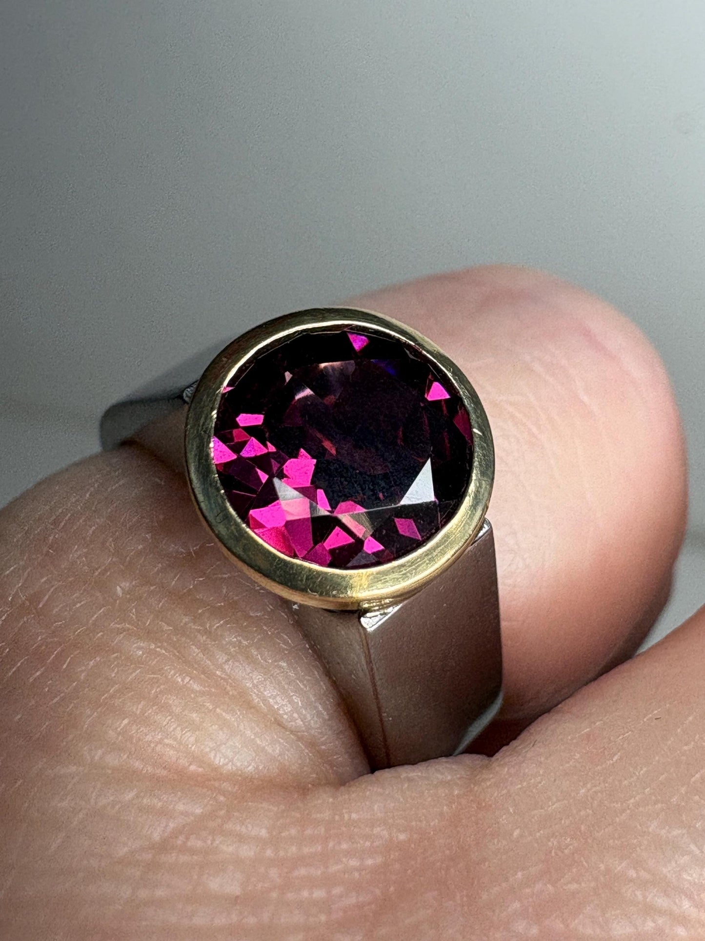Stunning Rhodolite Garnet Bezel Set Ring Solid 18k and Metal 7.1g size 5.25 - NewLifeJewelryVault