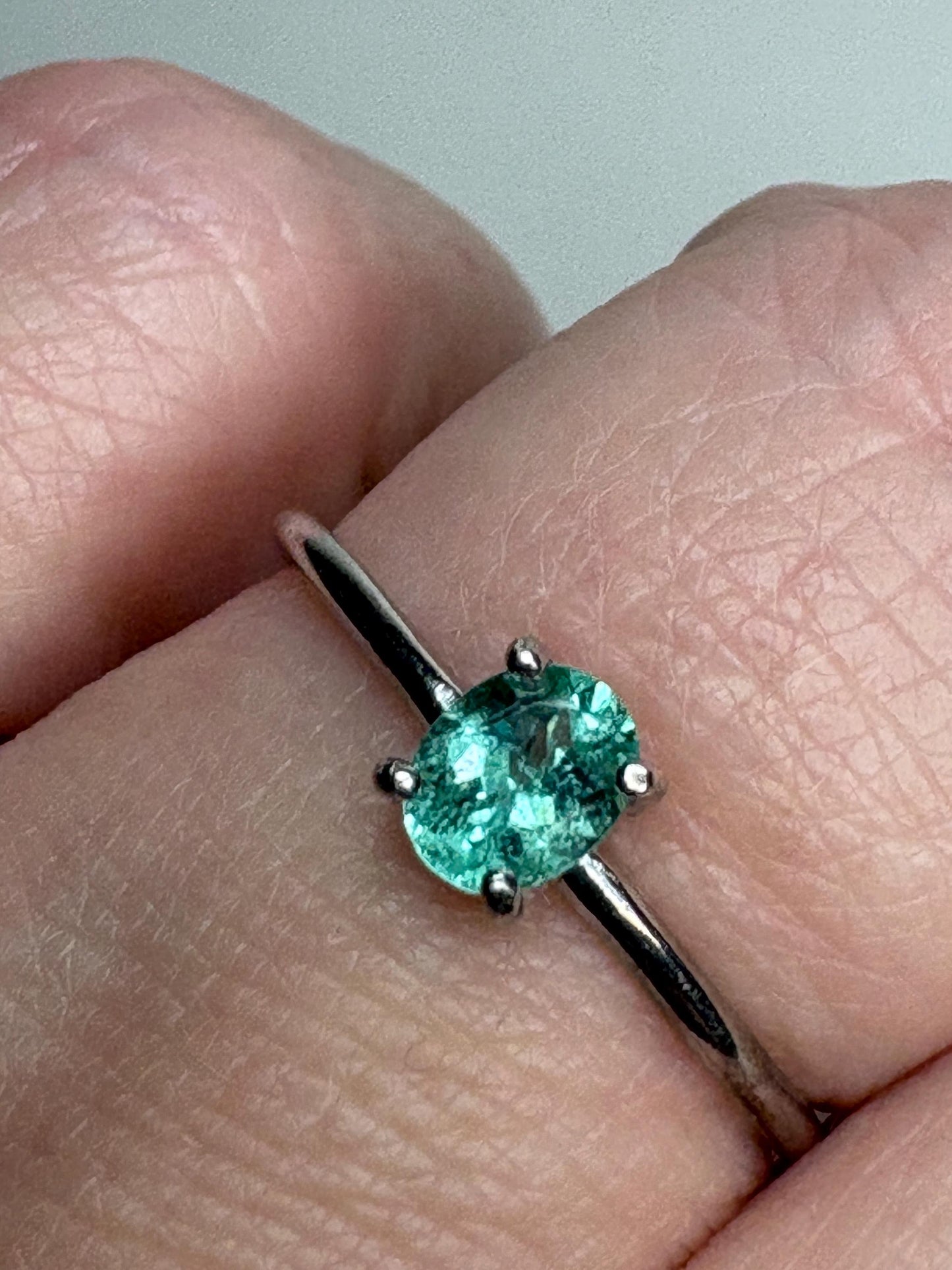 Mozambique Paraiba Tourmaline Solitaire Oval in Sterling Silver size 7 - NewLifeJewelryVault