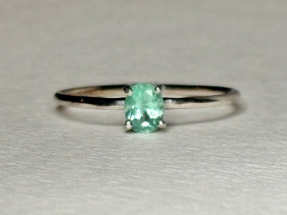 Mozambique Paraiba Tourmaline Solitaire Oval in Sterling Silver size 7 - NewLifeJewelryVault