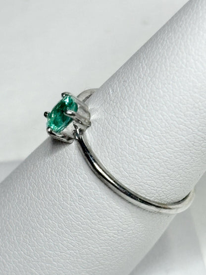 Mozambique Paraiba Tourmaline Solitaire Oval in Sterling Silver size 7 - NewLifeJewelryVault