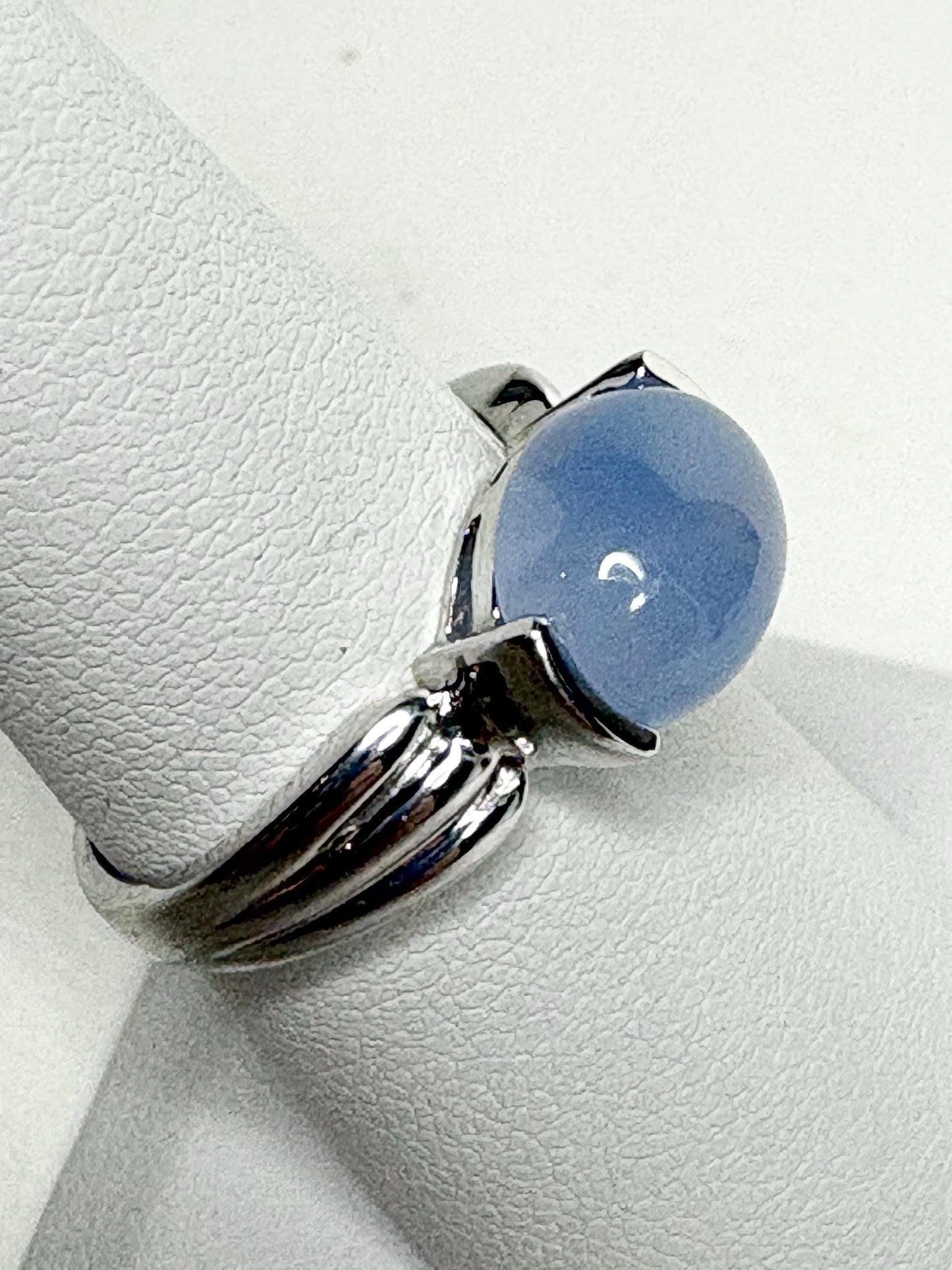Natural Violet Blue Cabochon Chalcedony Band Ring Solid 14k White Gold size 6.5 - NewLifeJewelryVault