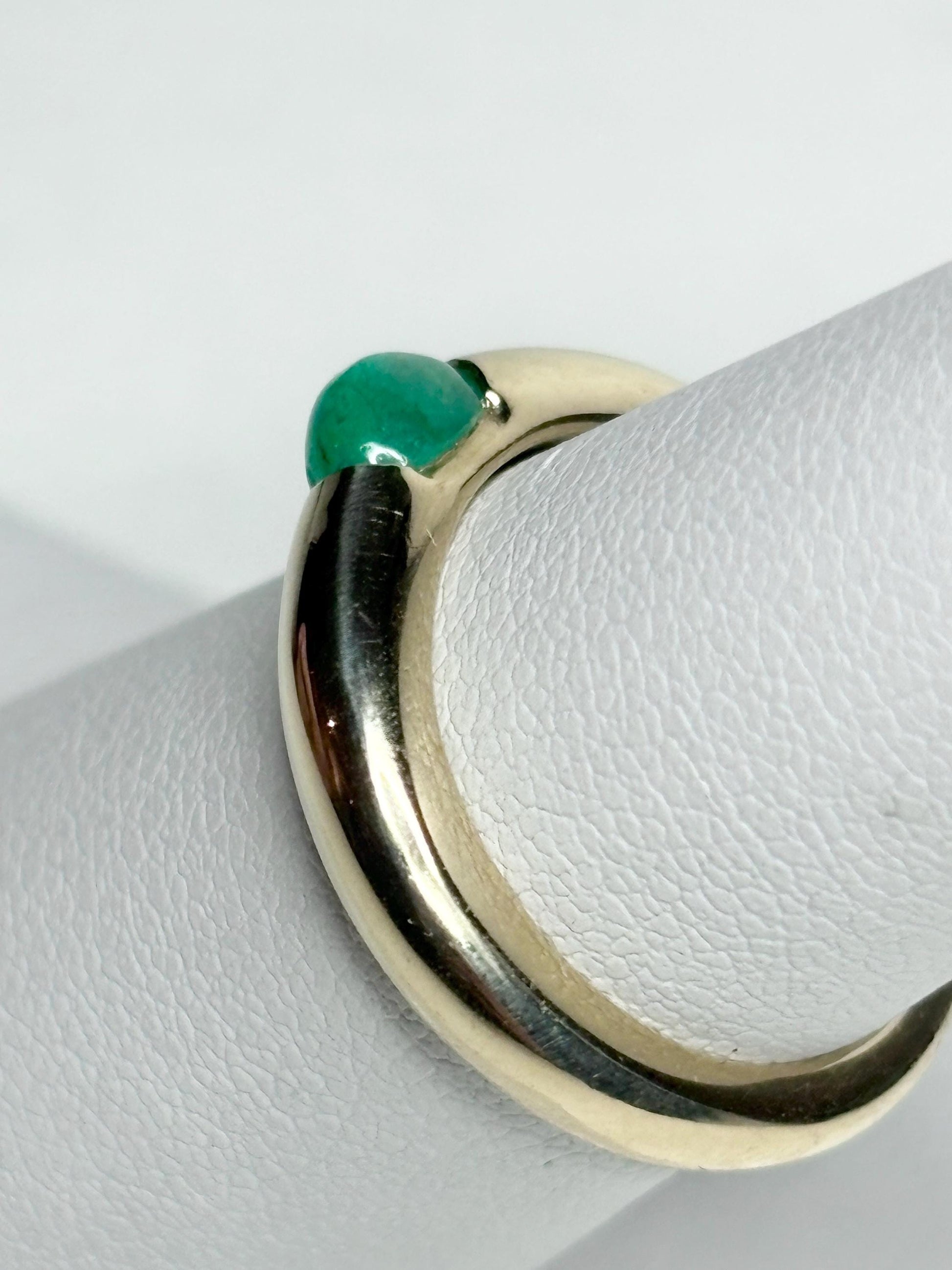 Natural Emerald Cabochon Domed Band Ring Solid 14k Gold size 6.25 - NewLifeJewelryVault