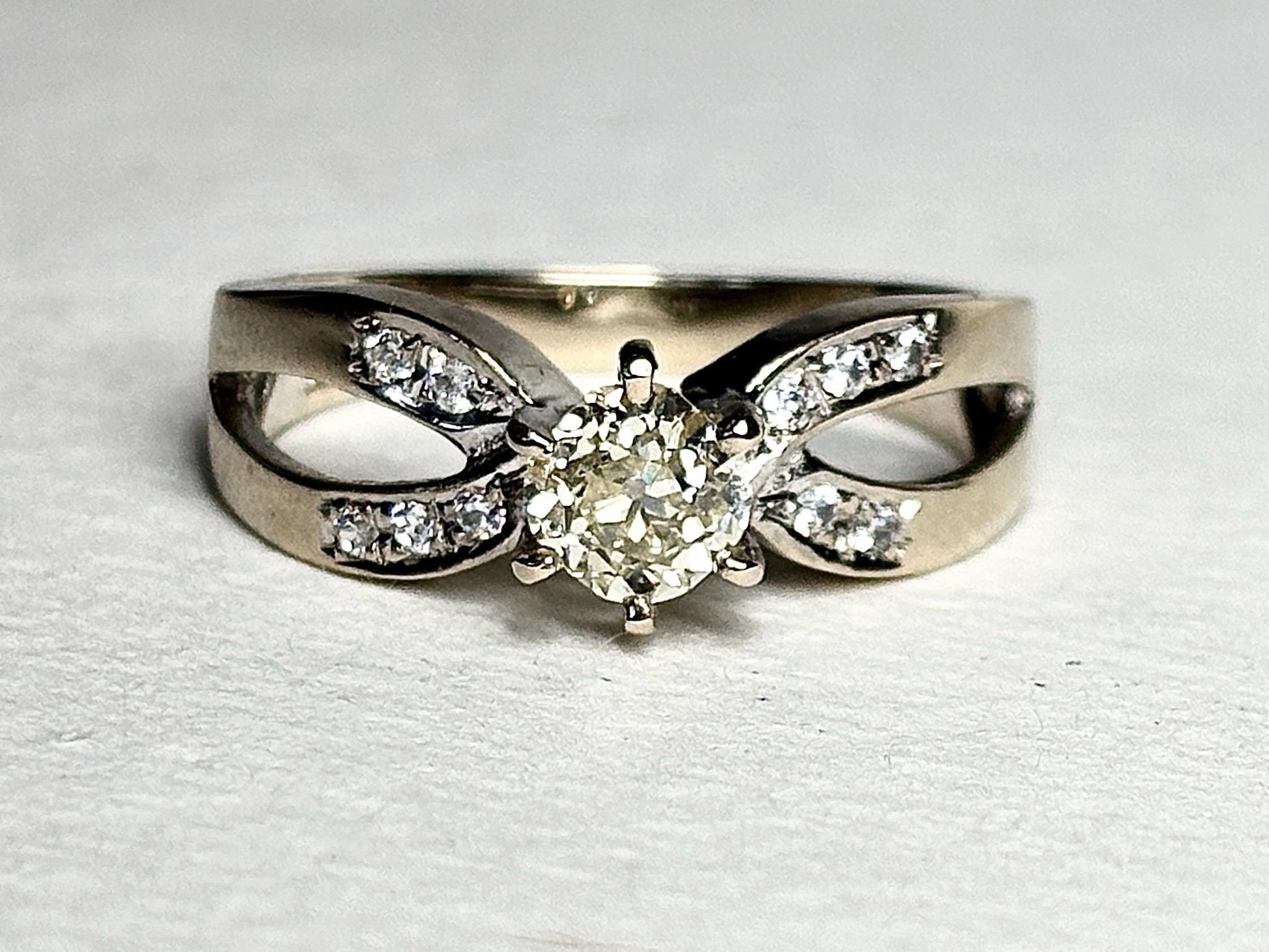 Old Mine Cut Cape Diamond White Diamond Accents 18k White Gold Band Ring .71ctw size 6.25 - NewLifeJewelryVault