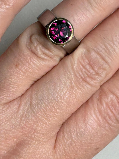 Stunning Rhodolite Garnet Bezel Set Ring Solid 18k and Metal 7.1g size 5.25 - NewLifeJewelryVault