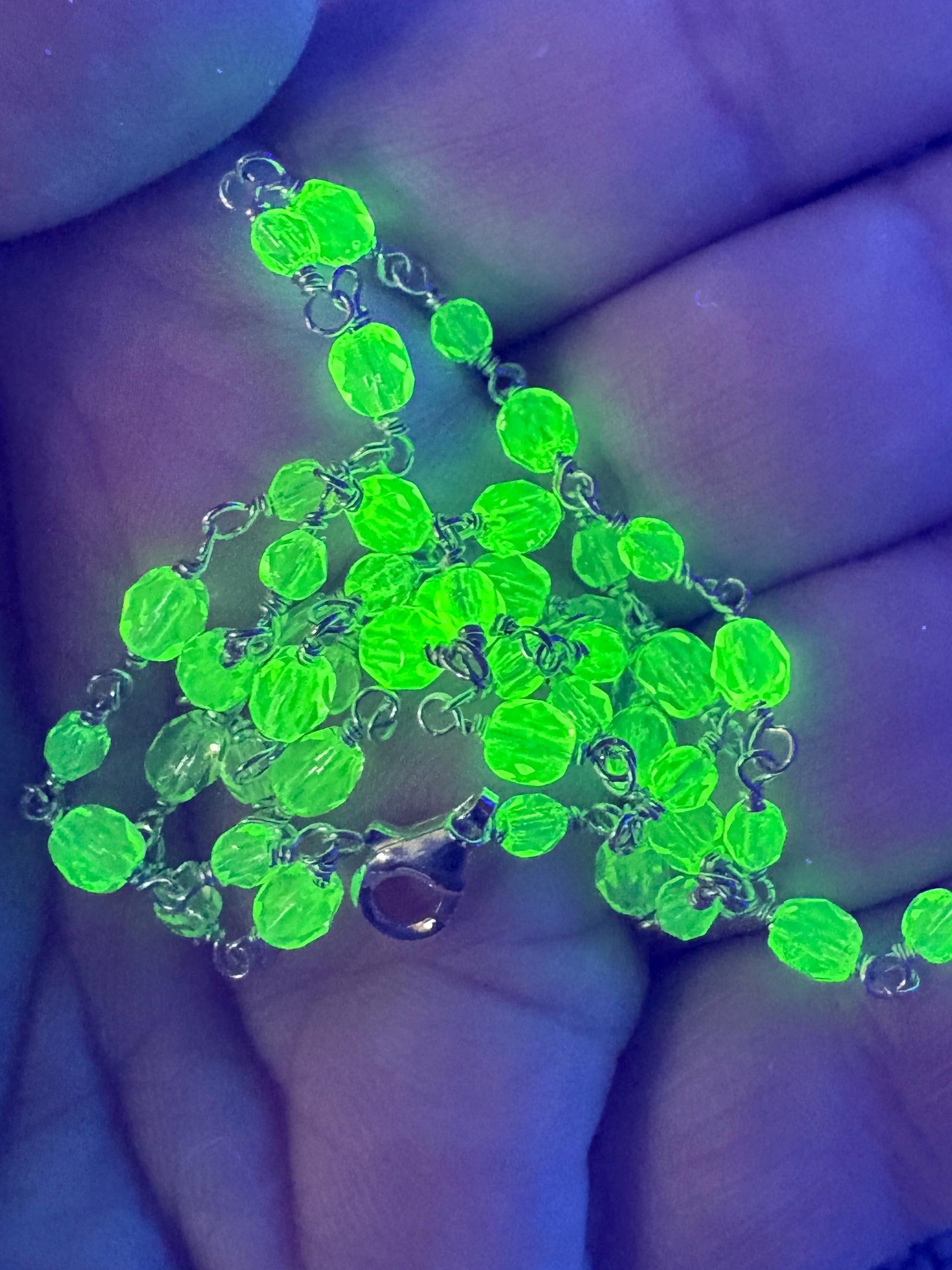 New Old Stock Uranium UV Reactive Glass Beaded Necklace Sterling Silver 18" - NewLifeJewelryVault