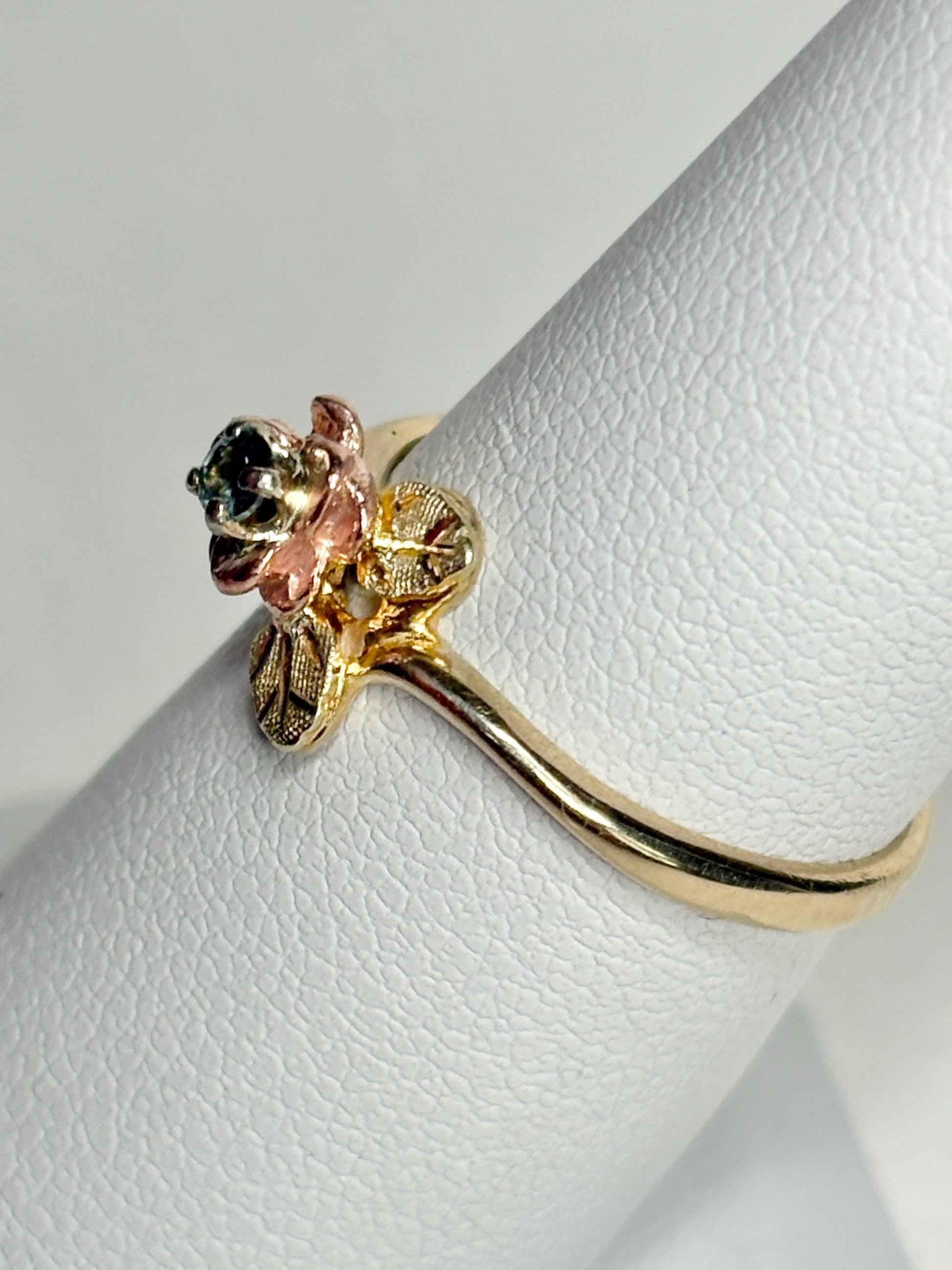 Black Hills Gold Color Change Garnet Rose ring solid 10k gold size 6.5 - NewLifeJewelryVault