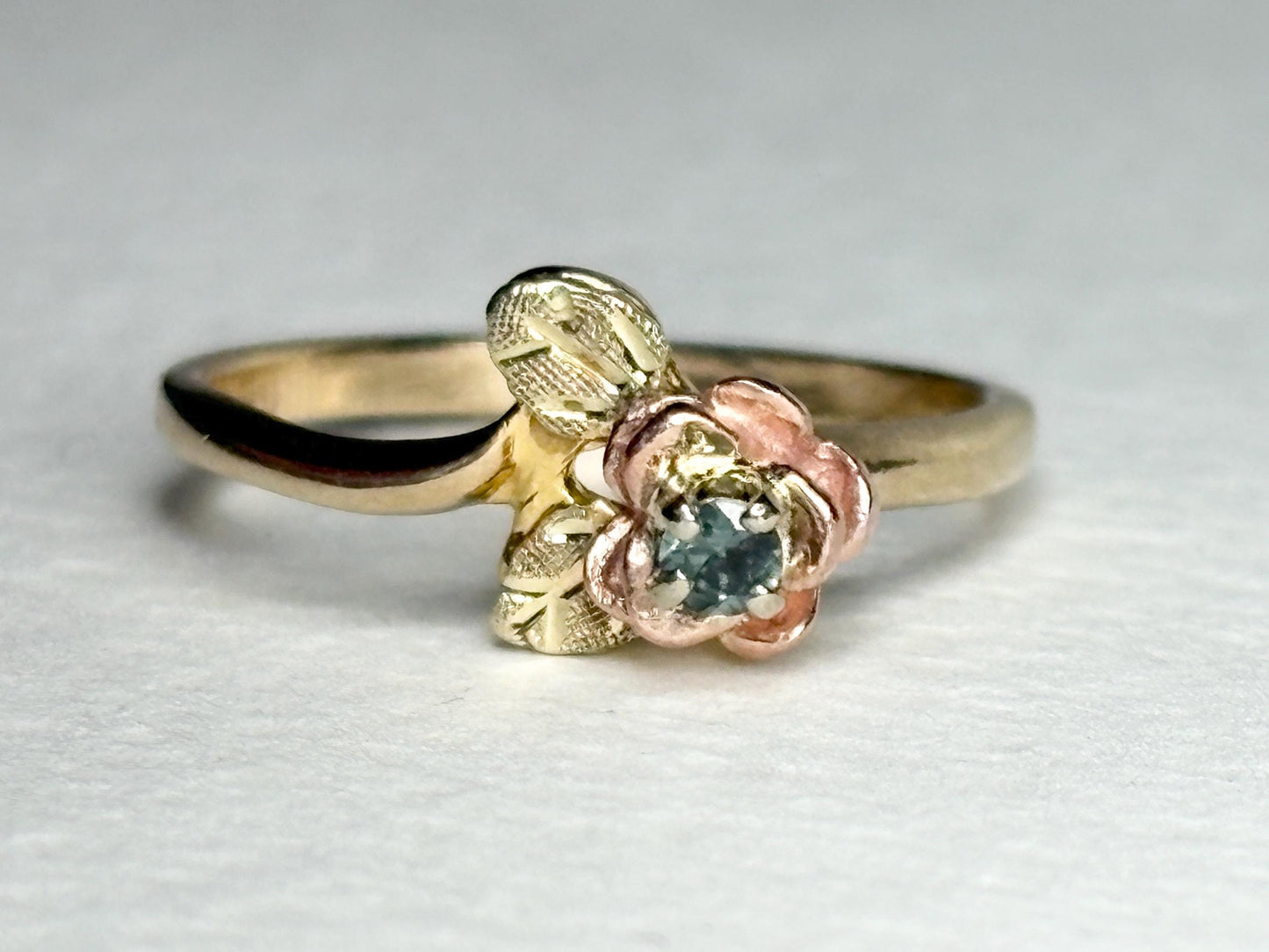 Black Hills Gold Color Change Garnet Rose ring solid 10k gold size 6.5 - NewLifeJewelryVault
