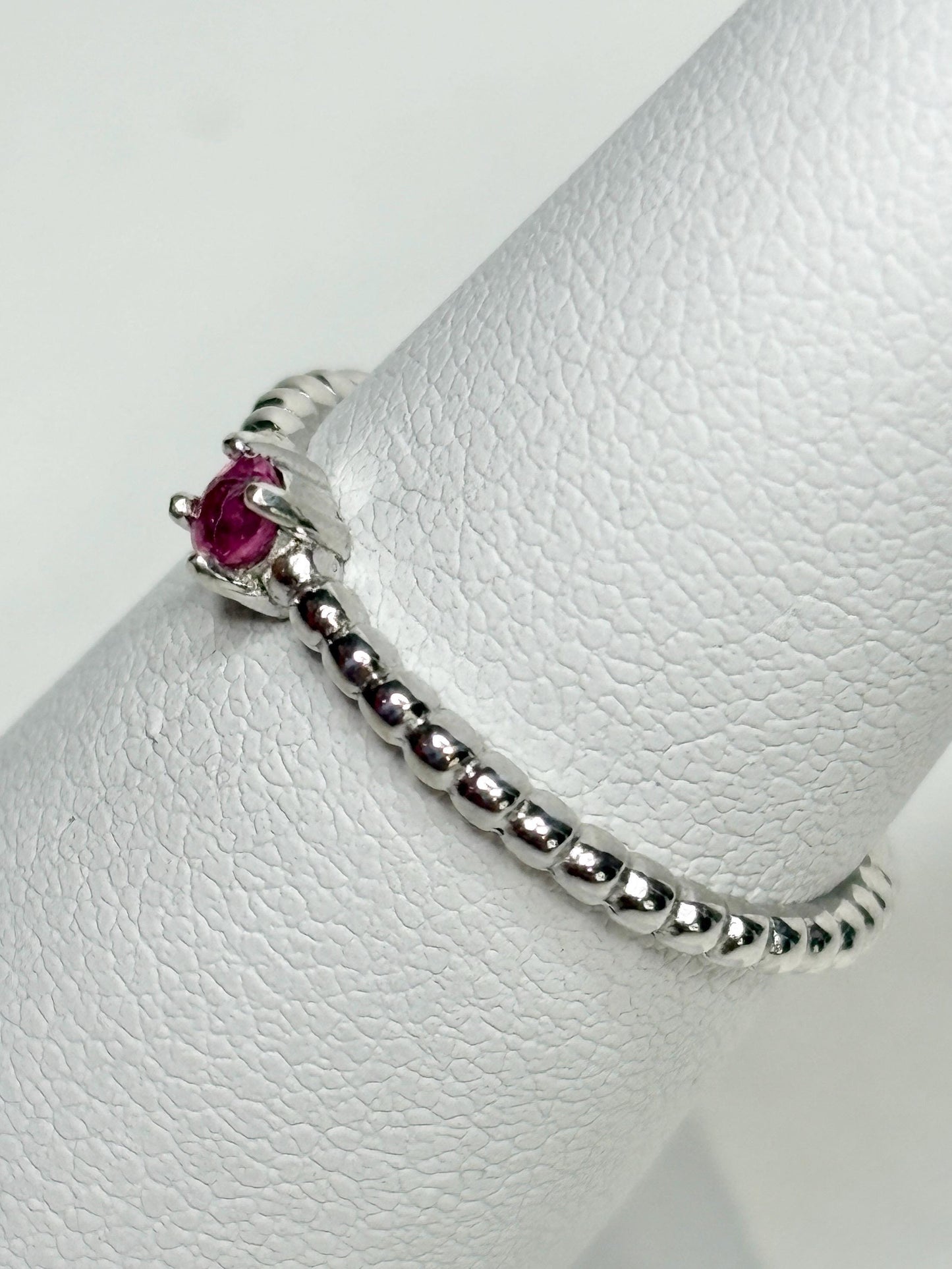 Hot Pink Natural Sapphire Solitaire Beaded Band Ring Sterling Silver size 6 - NewLifeJewelryVault