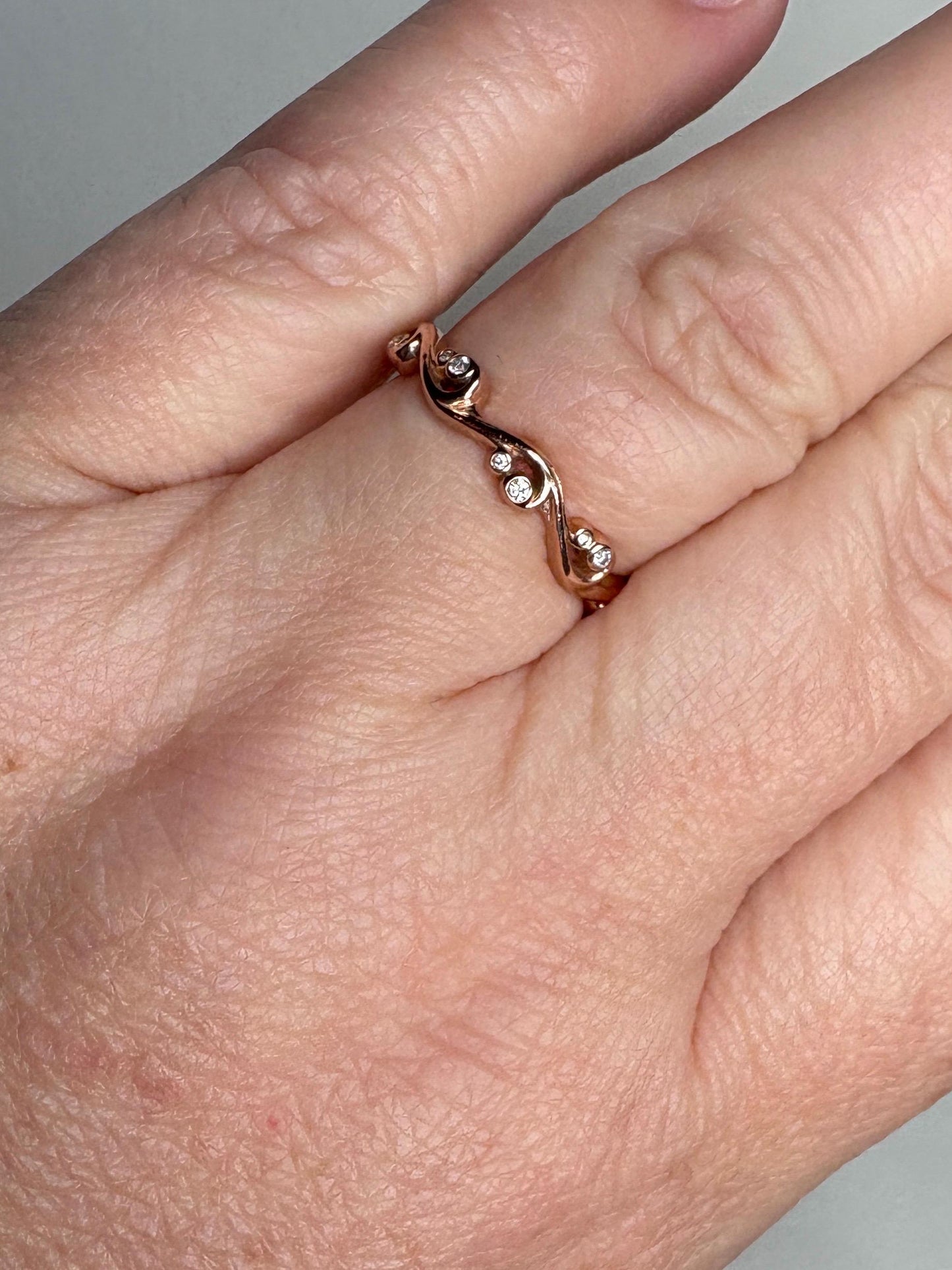 Diamond Bezel Set Swirl Band Ring Solid 14k Rose Gold size 7 - NewLifeJewelryVault