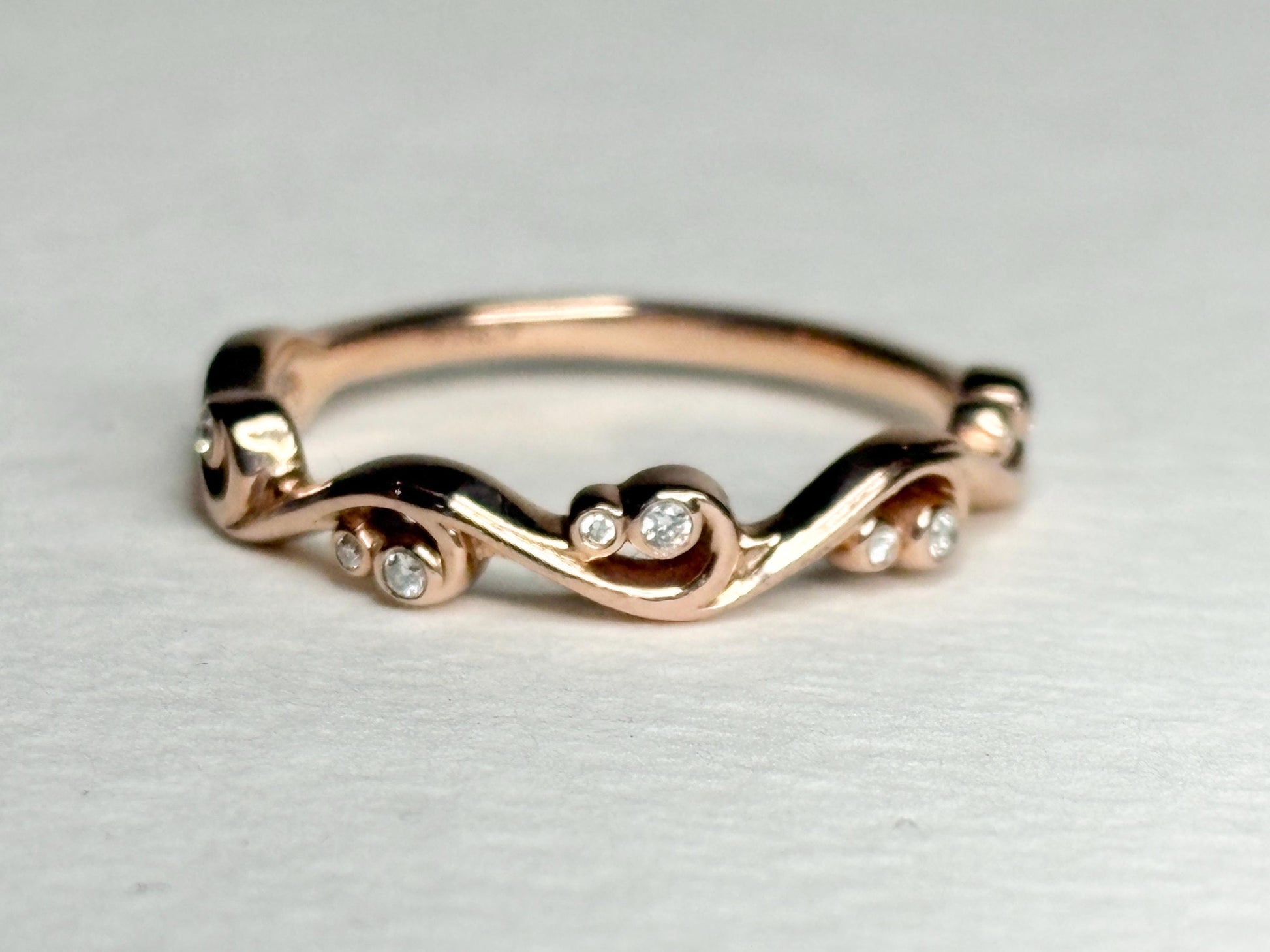 Diamond Bezel Set Swirl Band Ring Solid 14k Rose Gold size 7 - NewLifeJewelryVault