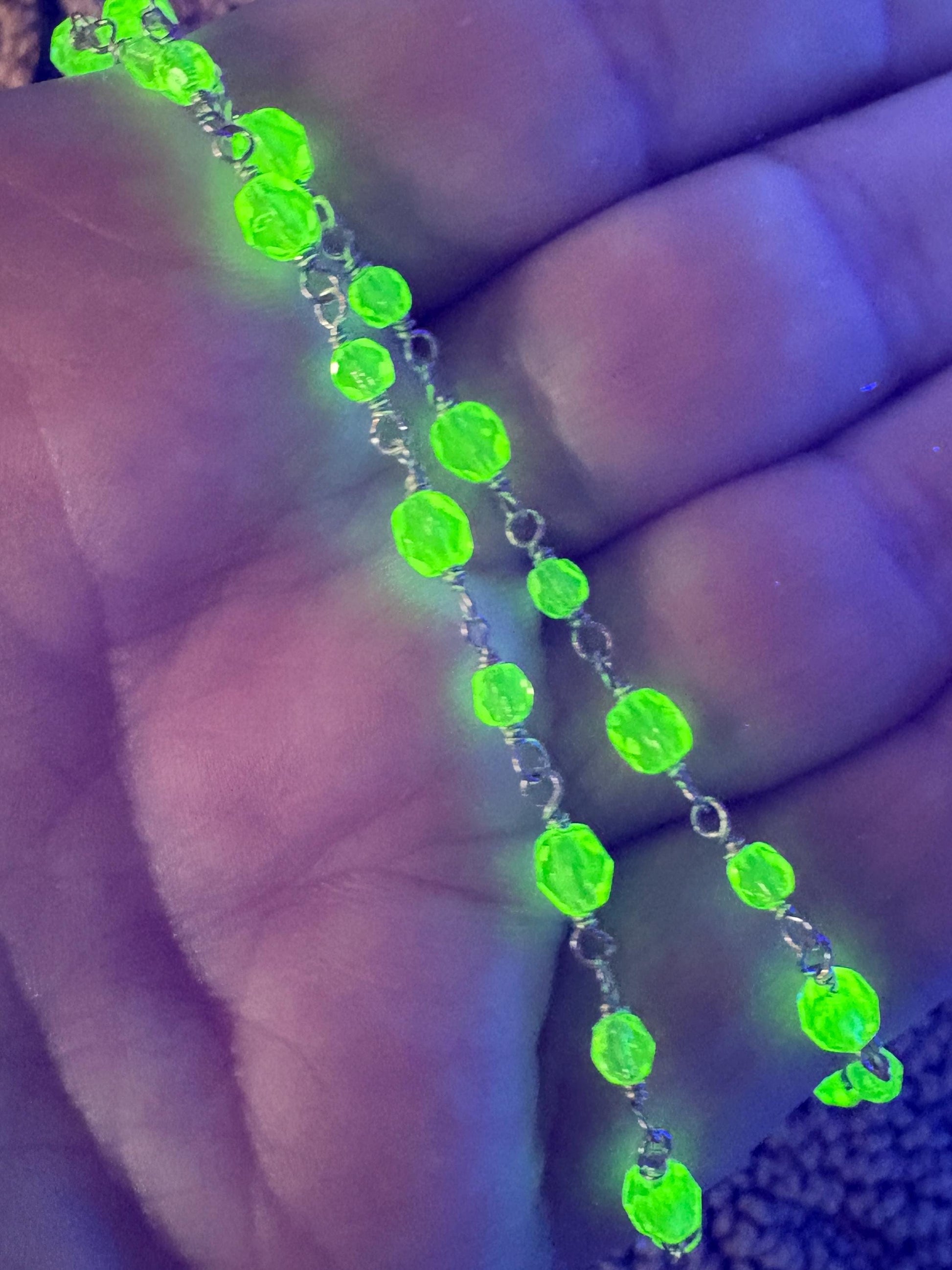 New Old Stock Uranium UV Reactive Glass Beaded Necklace Sterling Silver 18" - NewLifeJewelryVault