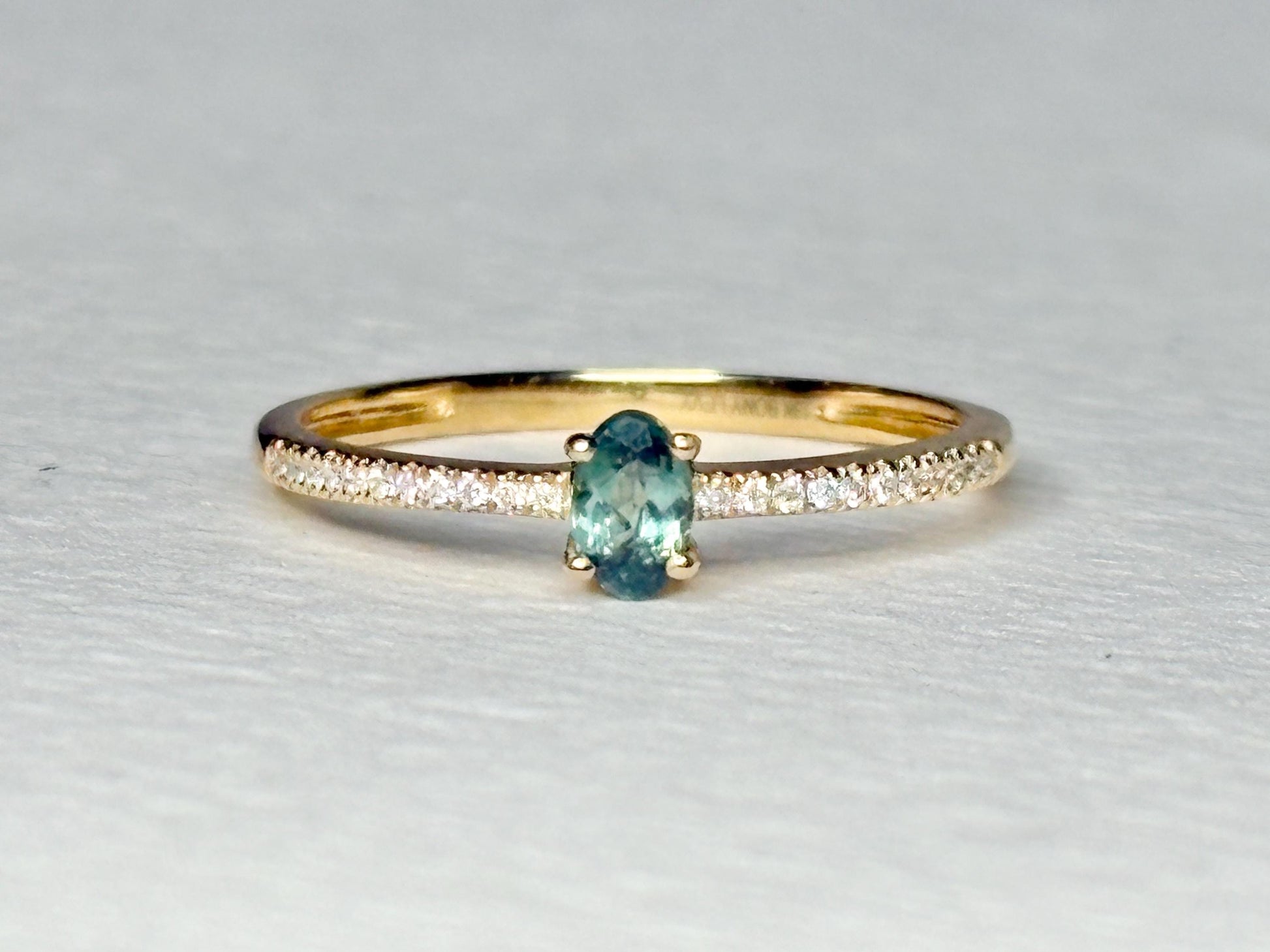 Natural Alexandrite and Diamond THIN Band Ring Solid 18k Gold size 6.5 - NewLifeJewelryVault