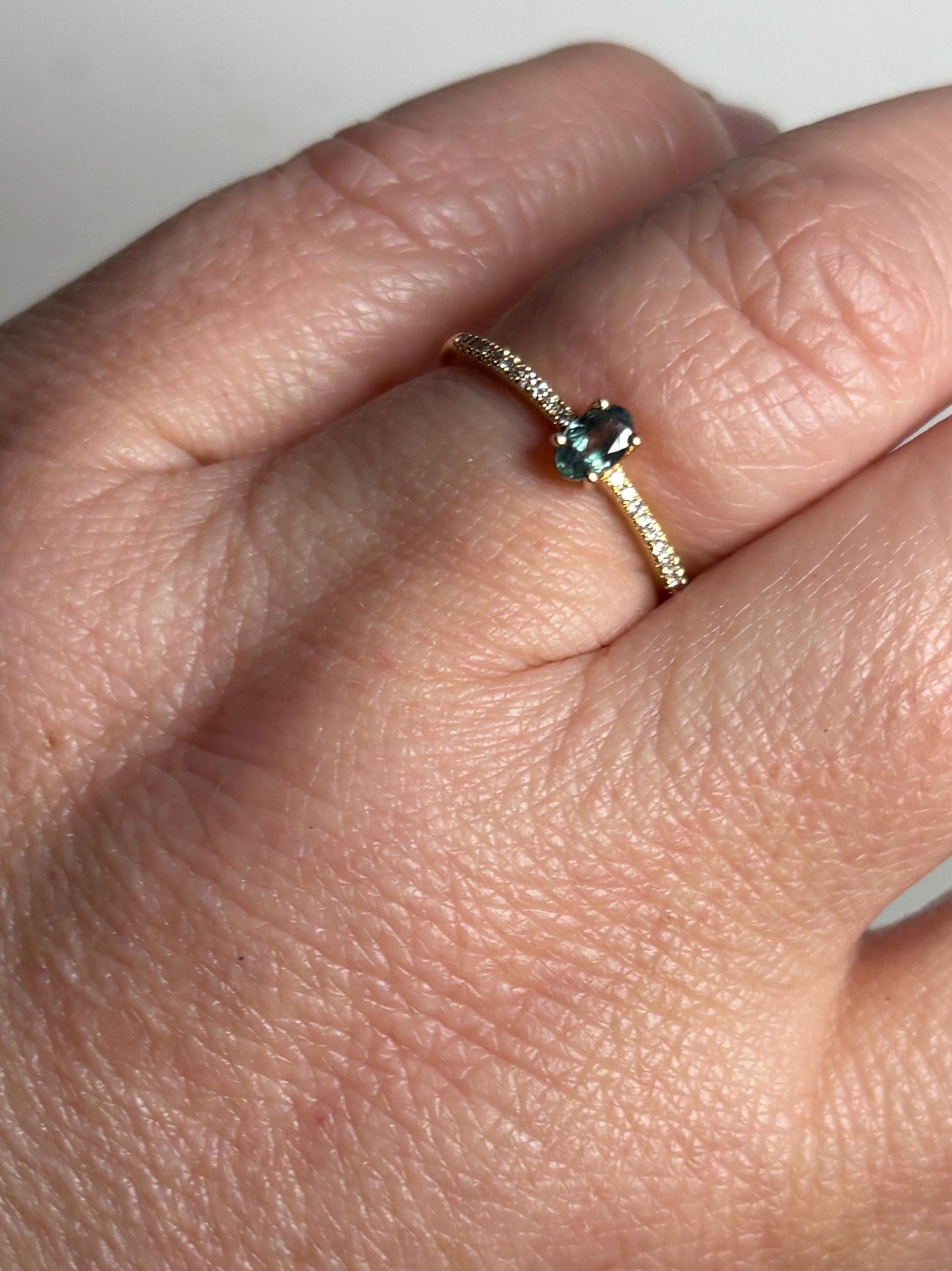 Natural Alexandrite and Diamond THIN Band Ring Solid 18k Gold size 6.5 - NewLifeJewelryVault