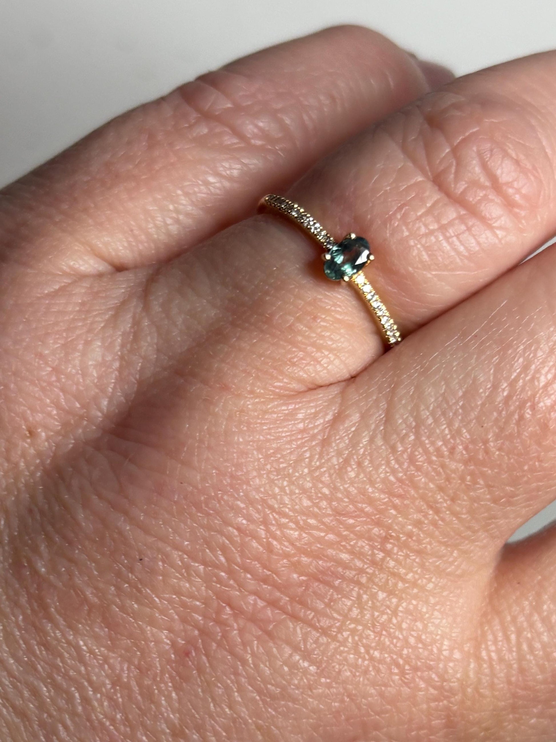 Natural Alexandrite and Diamond THIN Band Ring Solid 18k Gold size 6.5 - NewLifeJewelryVault