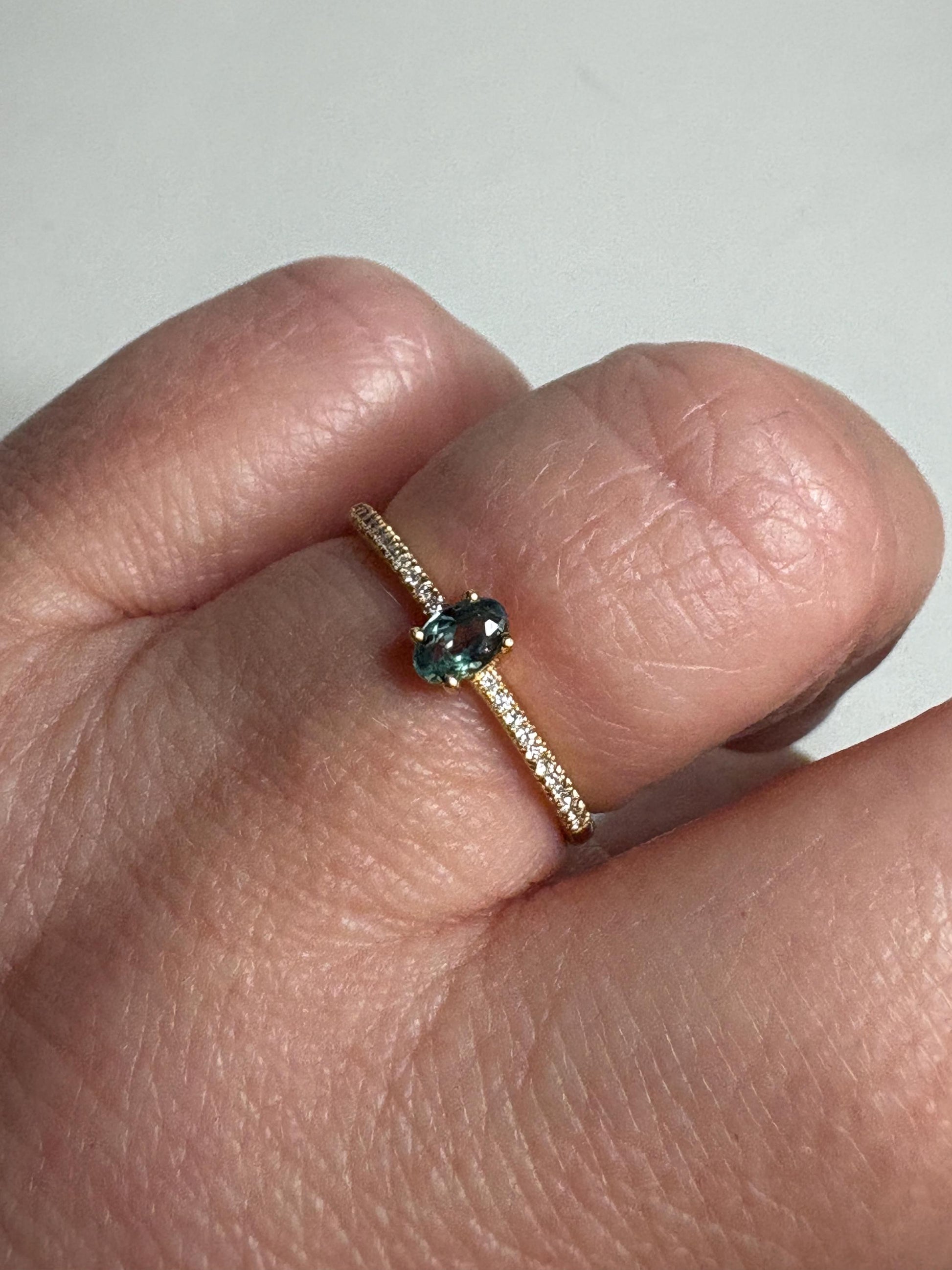 Natural Alexandrite and Diamond THIN Band Ring Solid 18k Gold size 6.5 - NewLifeJewelryVault