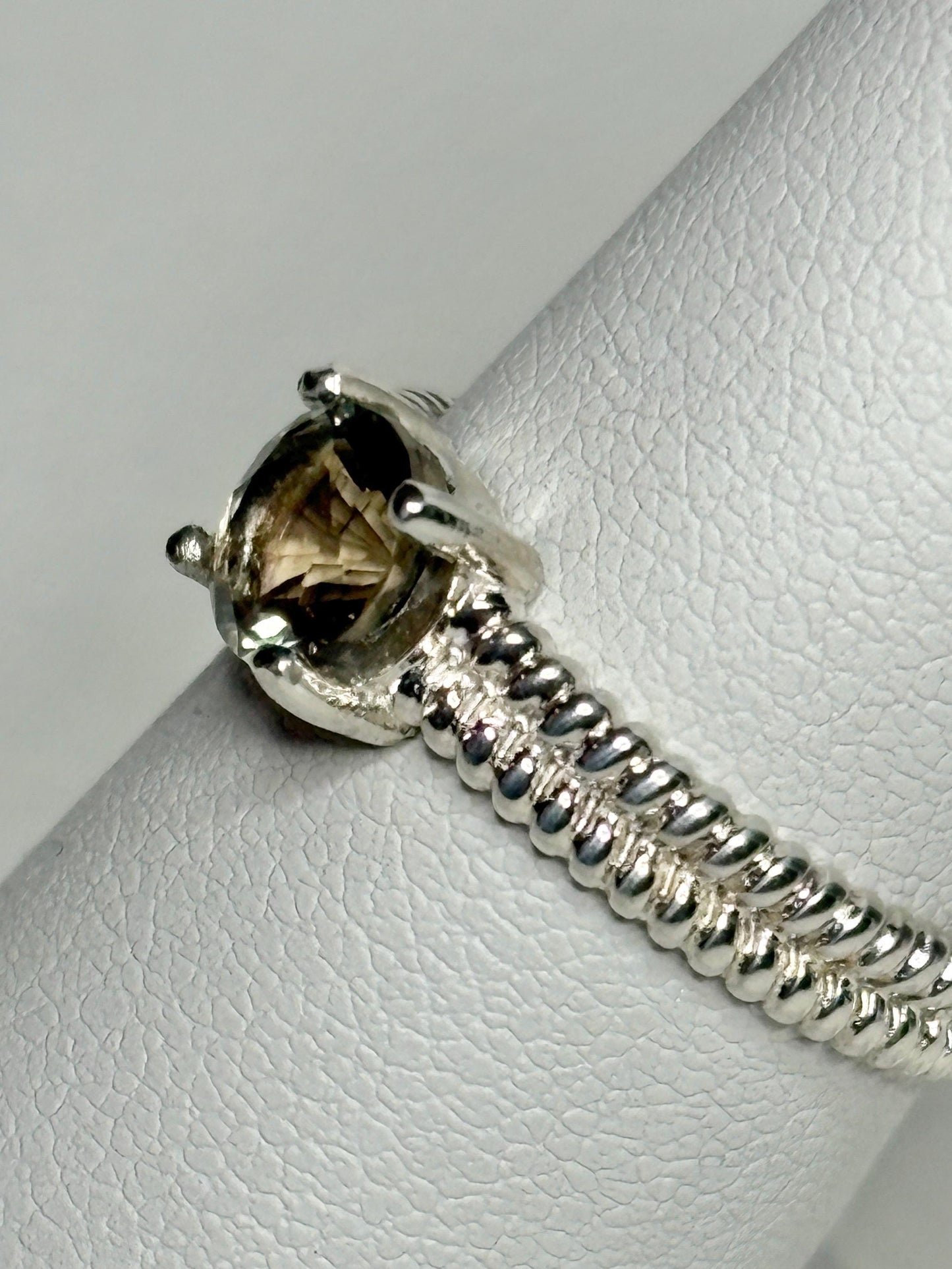 Bi-Color Dichroic Green Oregon Sunstone Braided Band Ring in Sterling Silver size 7 - NewLifeJewelryVault