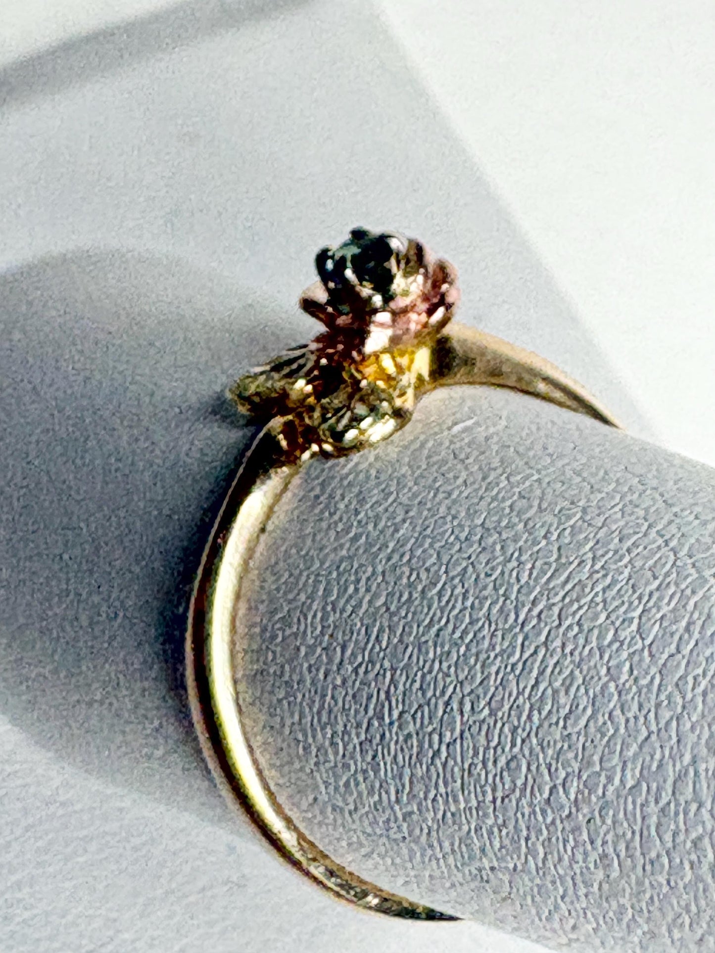 Black Hills Gold Color Change Garnet Rose ring solid 10k gold size 6.5 - NewLifeJewelryVault