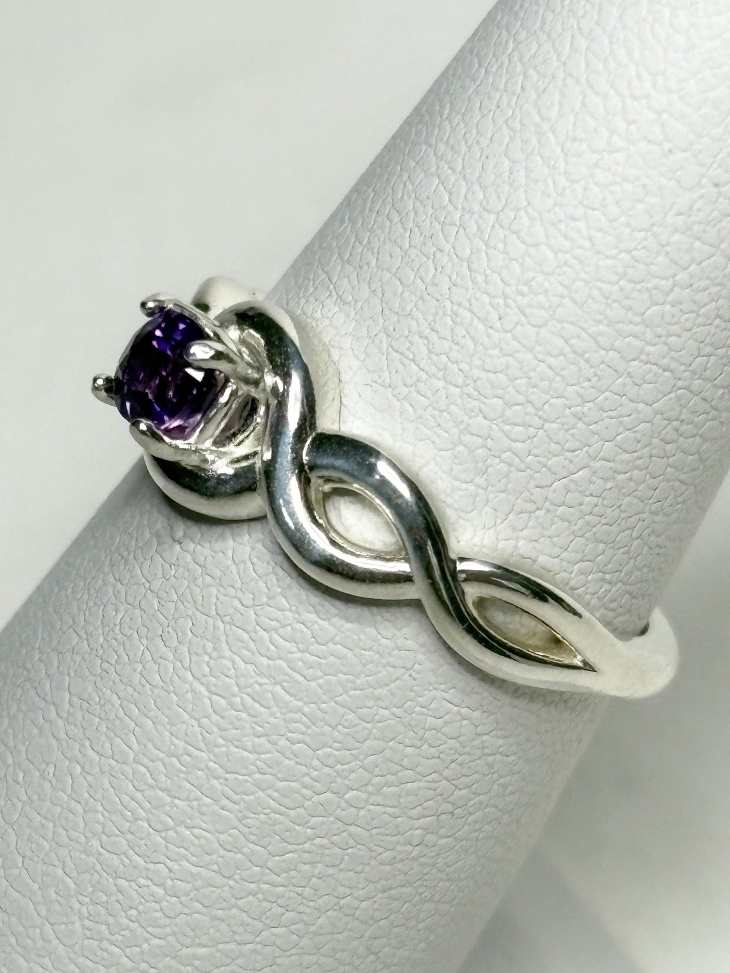 Arizona Amethyst Four Peaks Ribbon Twist Solitaire Ring Sterling Silver size 6.75 - NewLifeJewelryVault