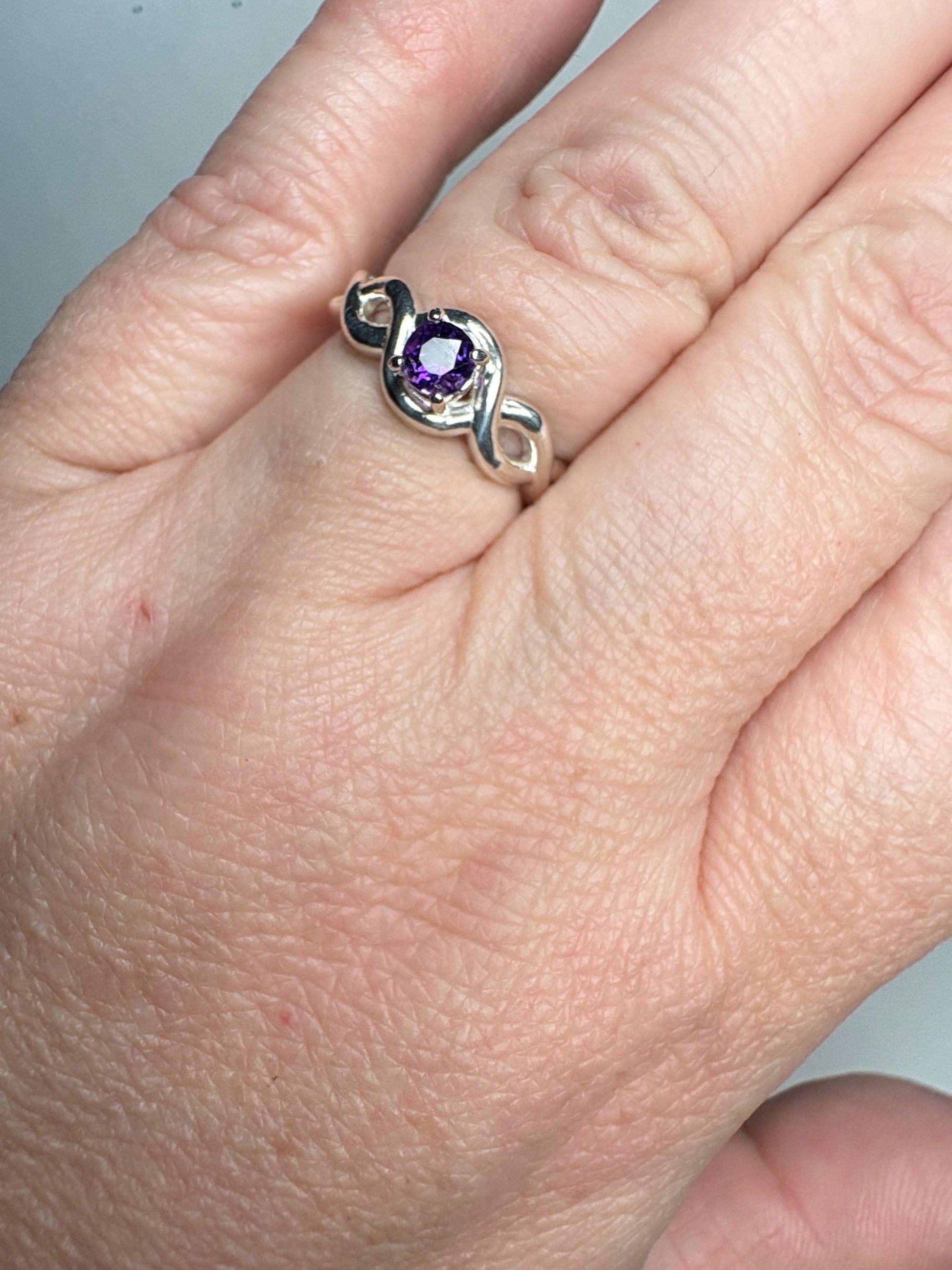 Arizona Amethyst Four Peaks Ribbon Twist Solitaire Ring Sterling Silver size 6.75 - NewLifeJewelryVault