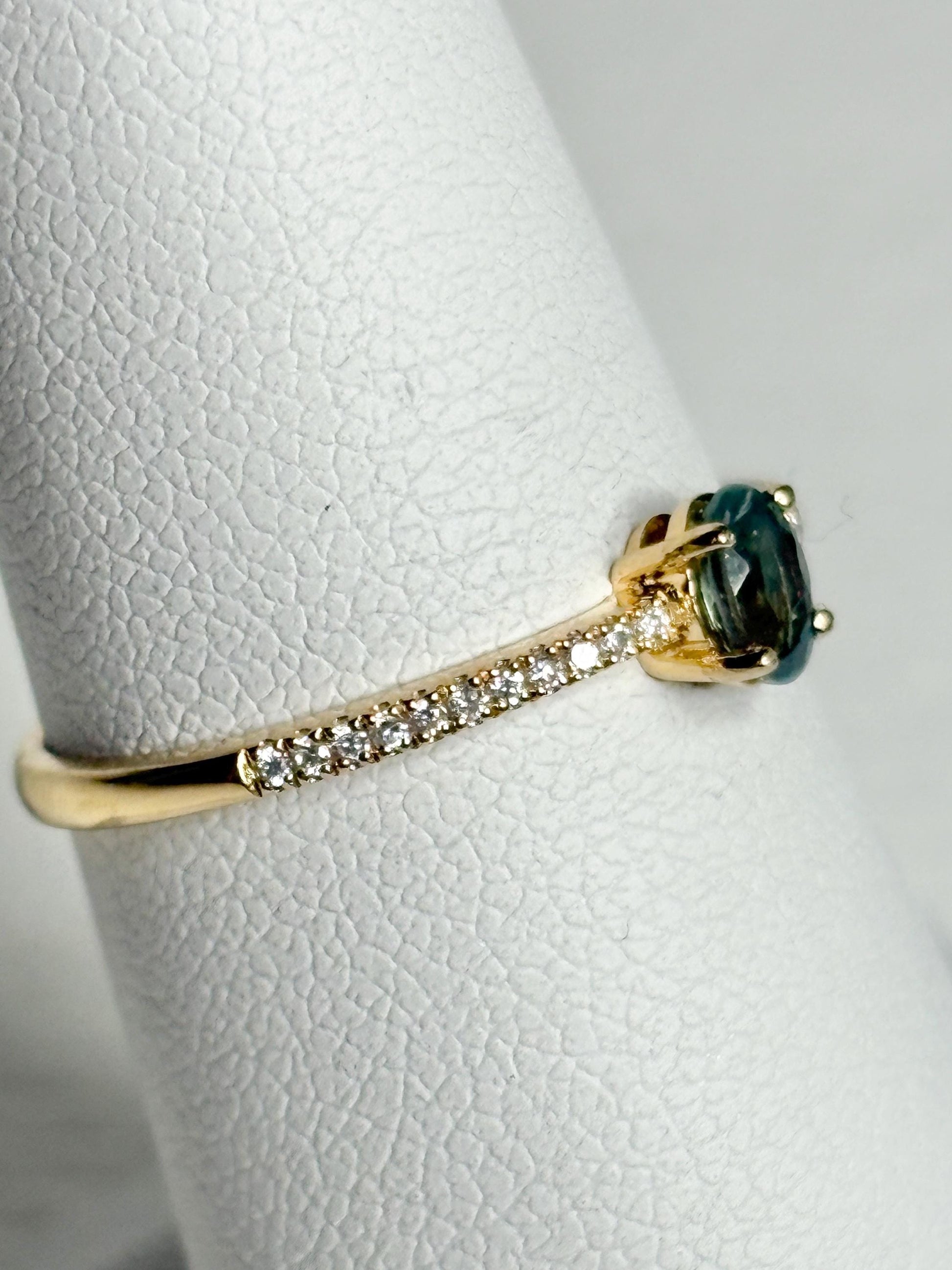 Natural Alexandrite and Diamond THIN Band Ring Solid 18k Gold size 6.5 - NewLifeJewelryVault