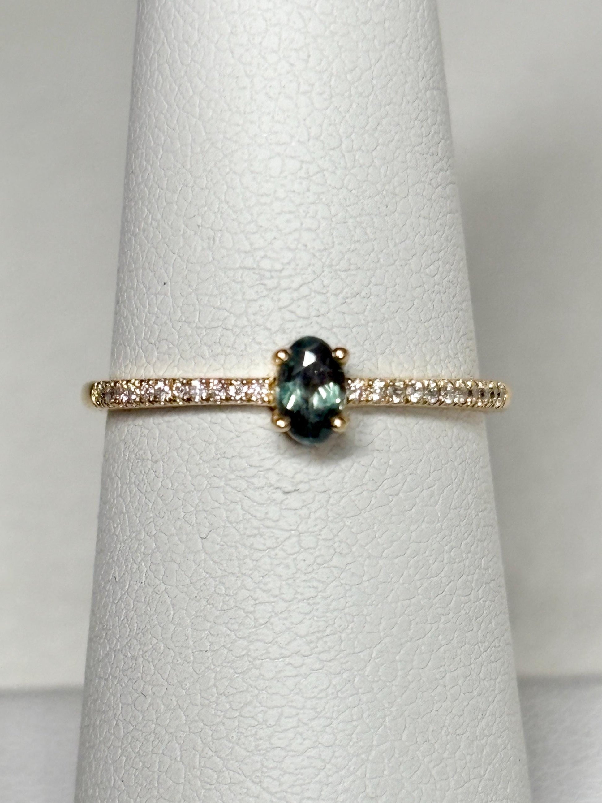 Natural Alexandrite and Diamond THIN Band Ring Solid 18k Gold size 6.5 - NewLifeJewelryVault
