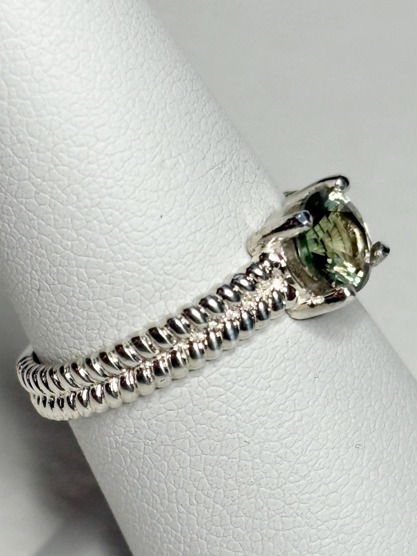 Bi-Color Dichroic Green Oregon Sunstone Braided Band Ring in Sterling Silver size 7 - NewLifeJewelryVault