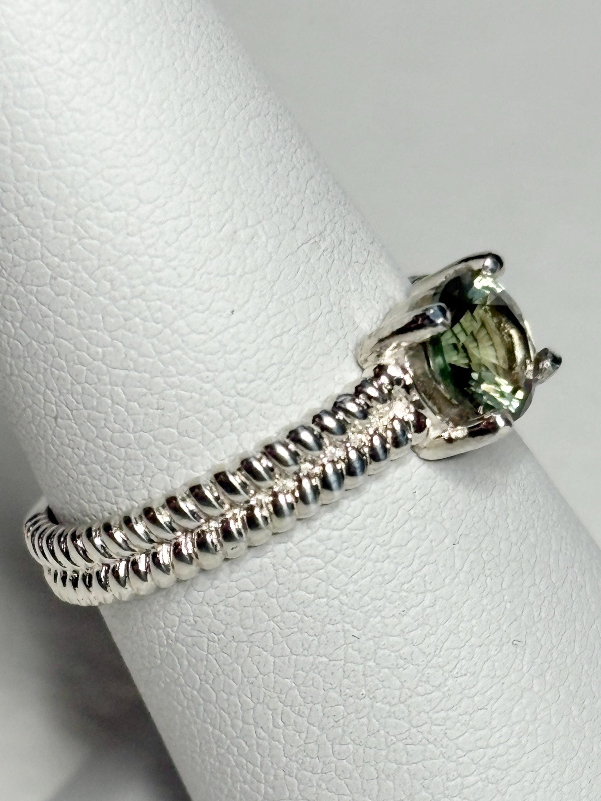 Bi-Color Dichroic Green Oregon Sunstone Braided Band Ring in Sterling Silver size 7 - NewLifeJewelryVault