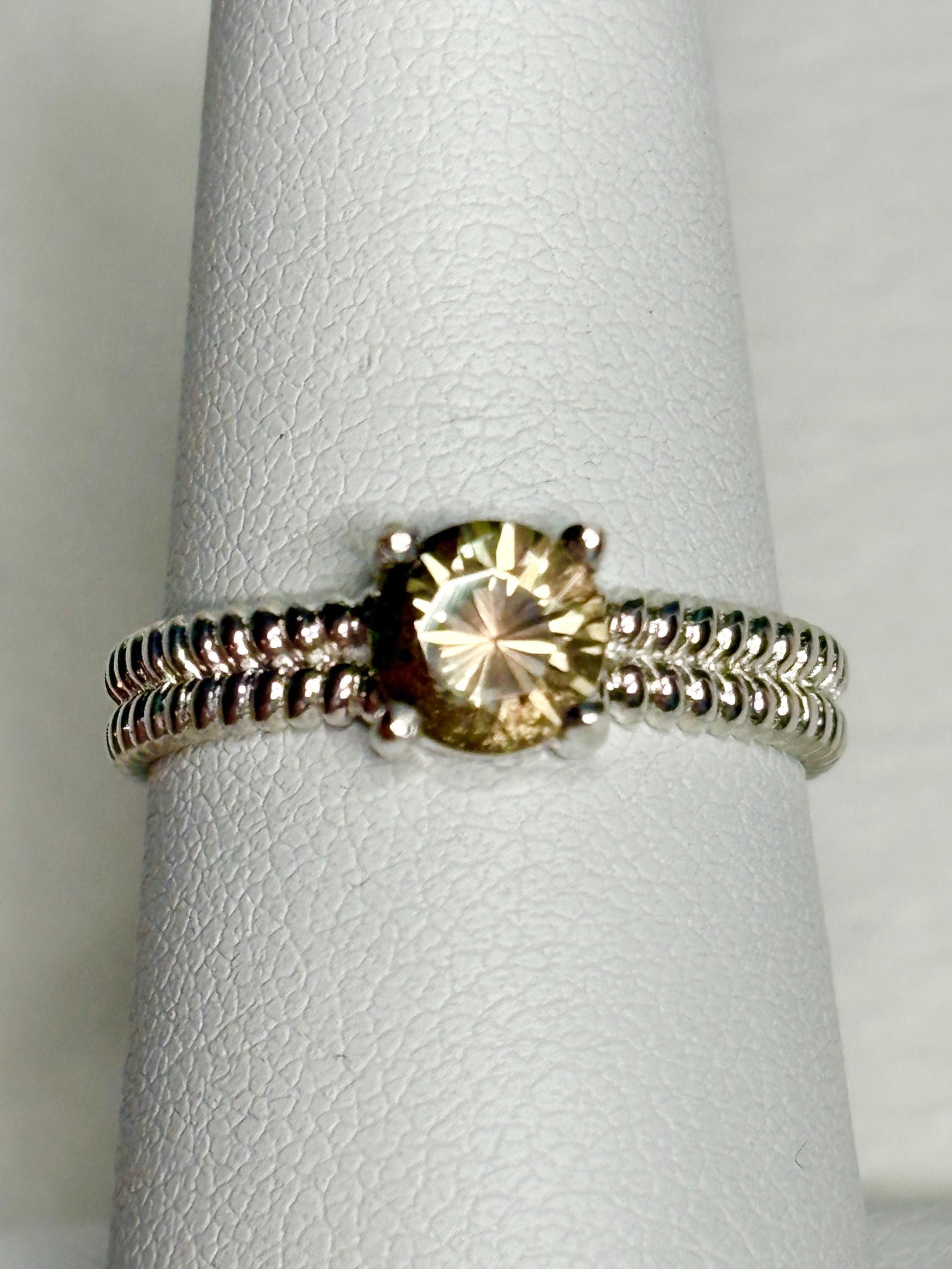 Bi-Color Dichroic Green Oregon Sunstone Braided Band Ring in Sterling Silver size 7 - NewLifeJewelryVault