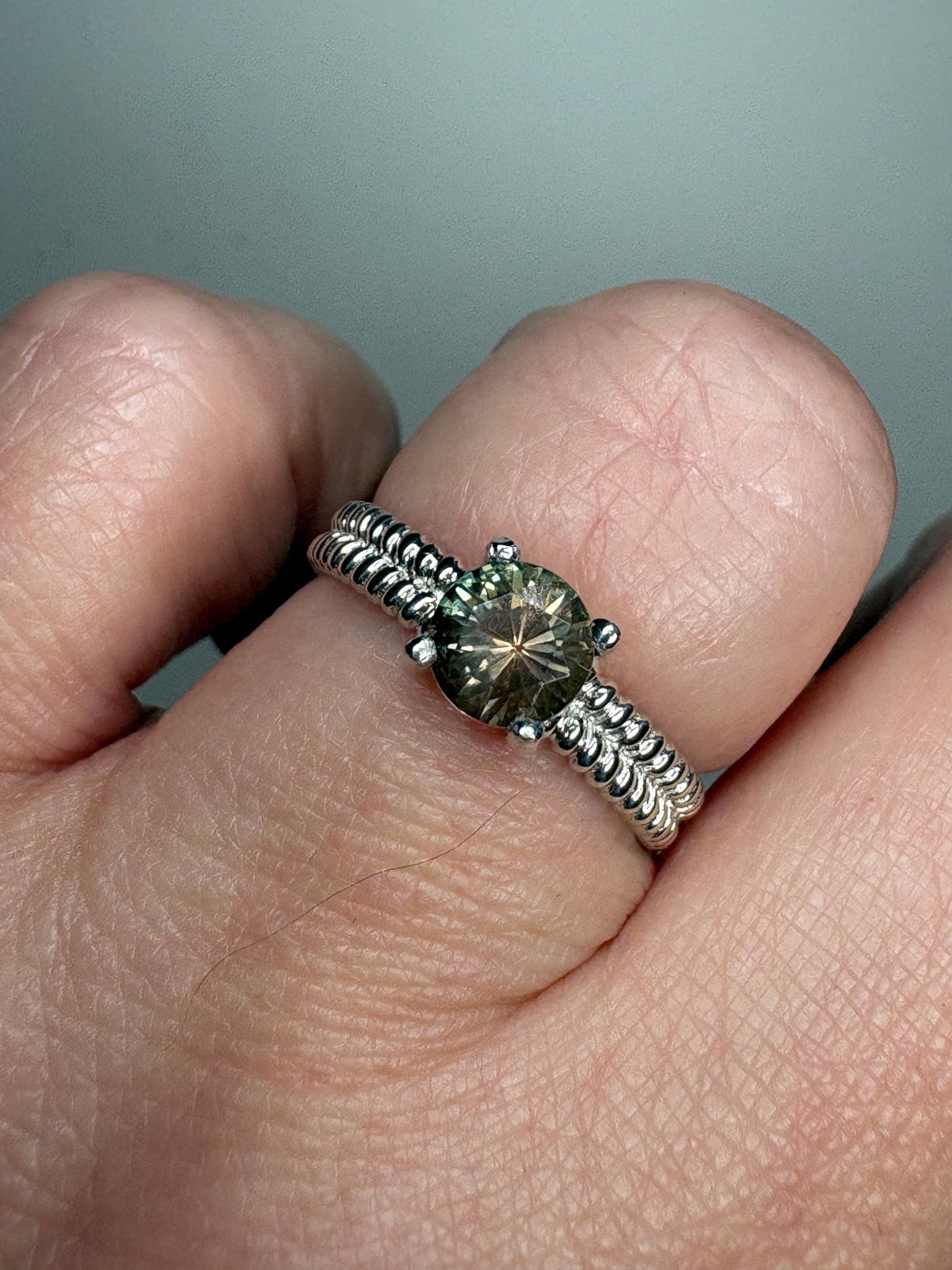 Bi-Color Dichroic Green Oregon Sunstone Braided Band Ring in Sterling Silver size 7 - NewLifeJewelryVault