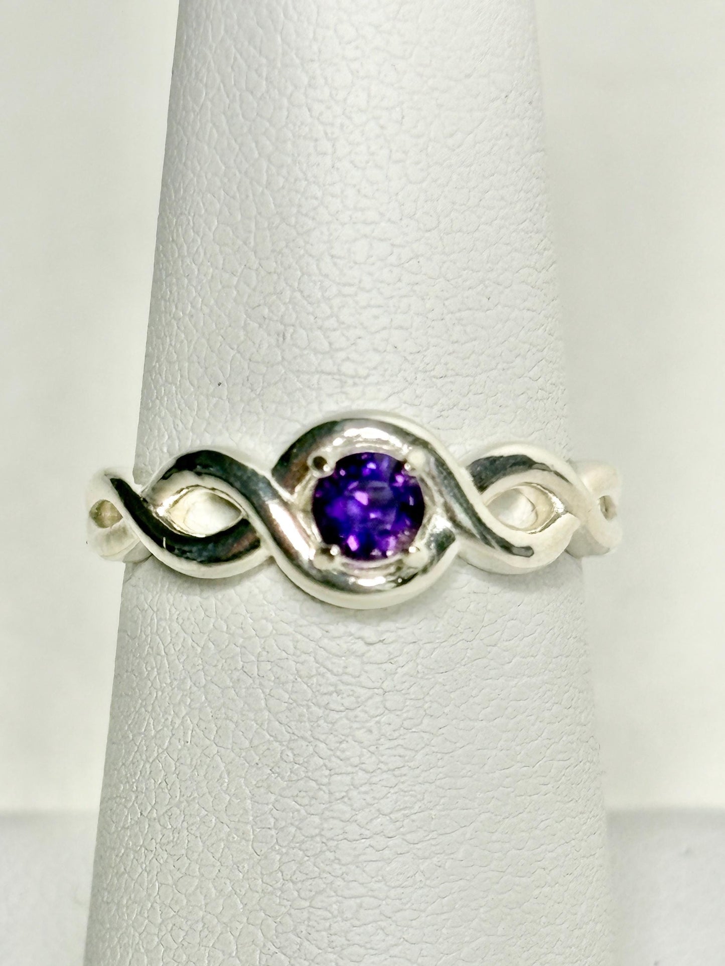 Arizona Amethyst Four Peaks Ribbon Twist Solitaire Ring Sterling Silver size 6.75 - NewLifeJewelryVault