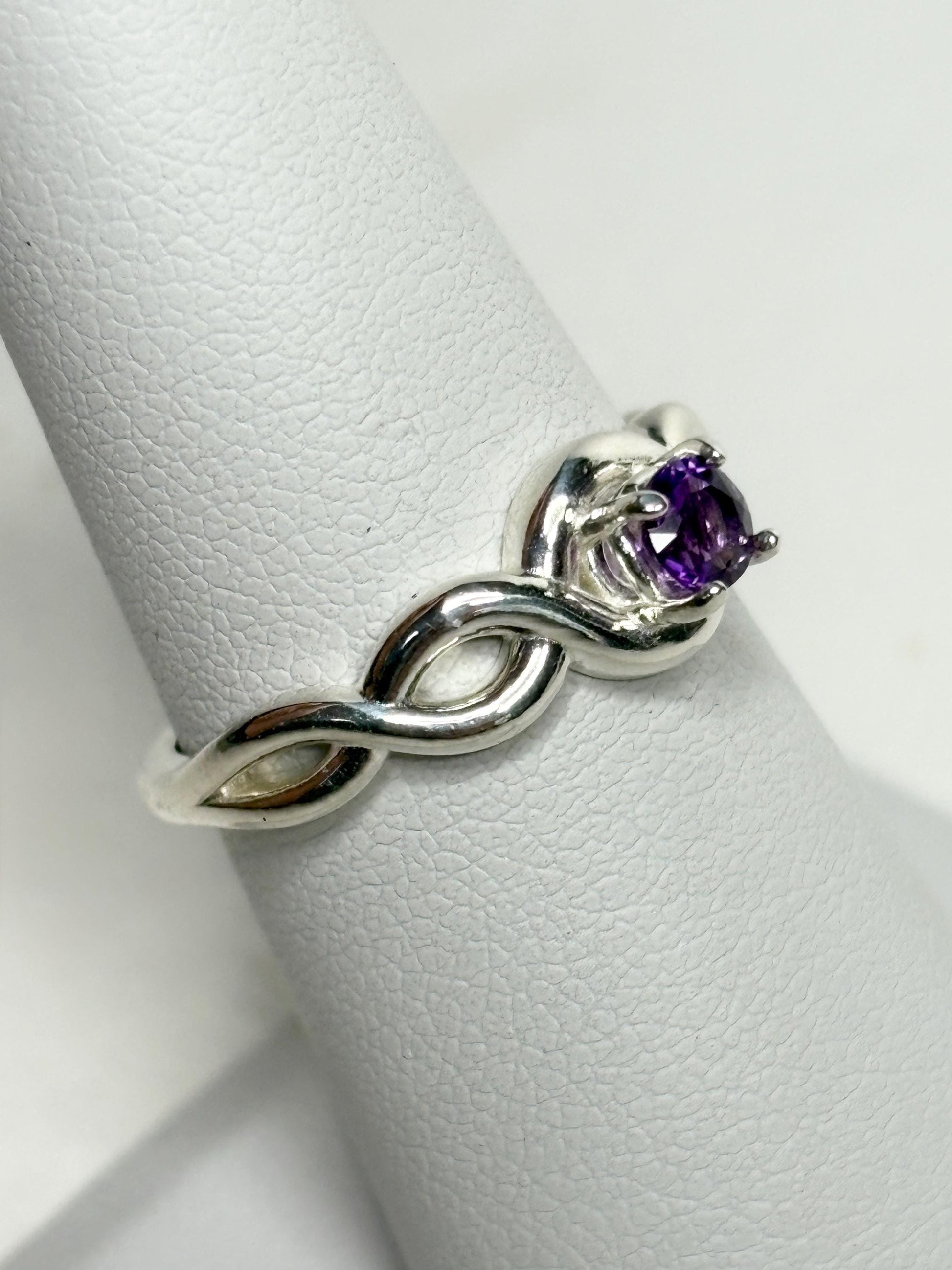 Arizona Amethyst Four Peaks Ribbon Twist Solitaire Ring Sterling Silver size 6.75 - NewLifeJewelryVault