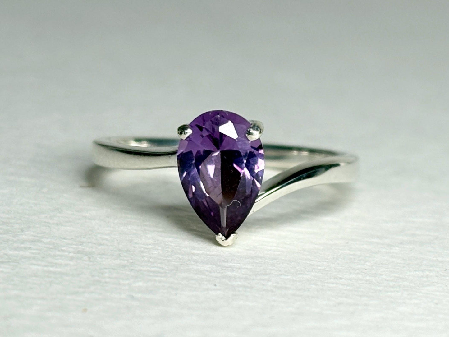 Lab Grown Color Change Pear Sapphire Ring in Sterling Silver size 7 - NewLifeJewelryVault