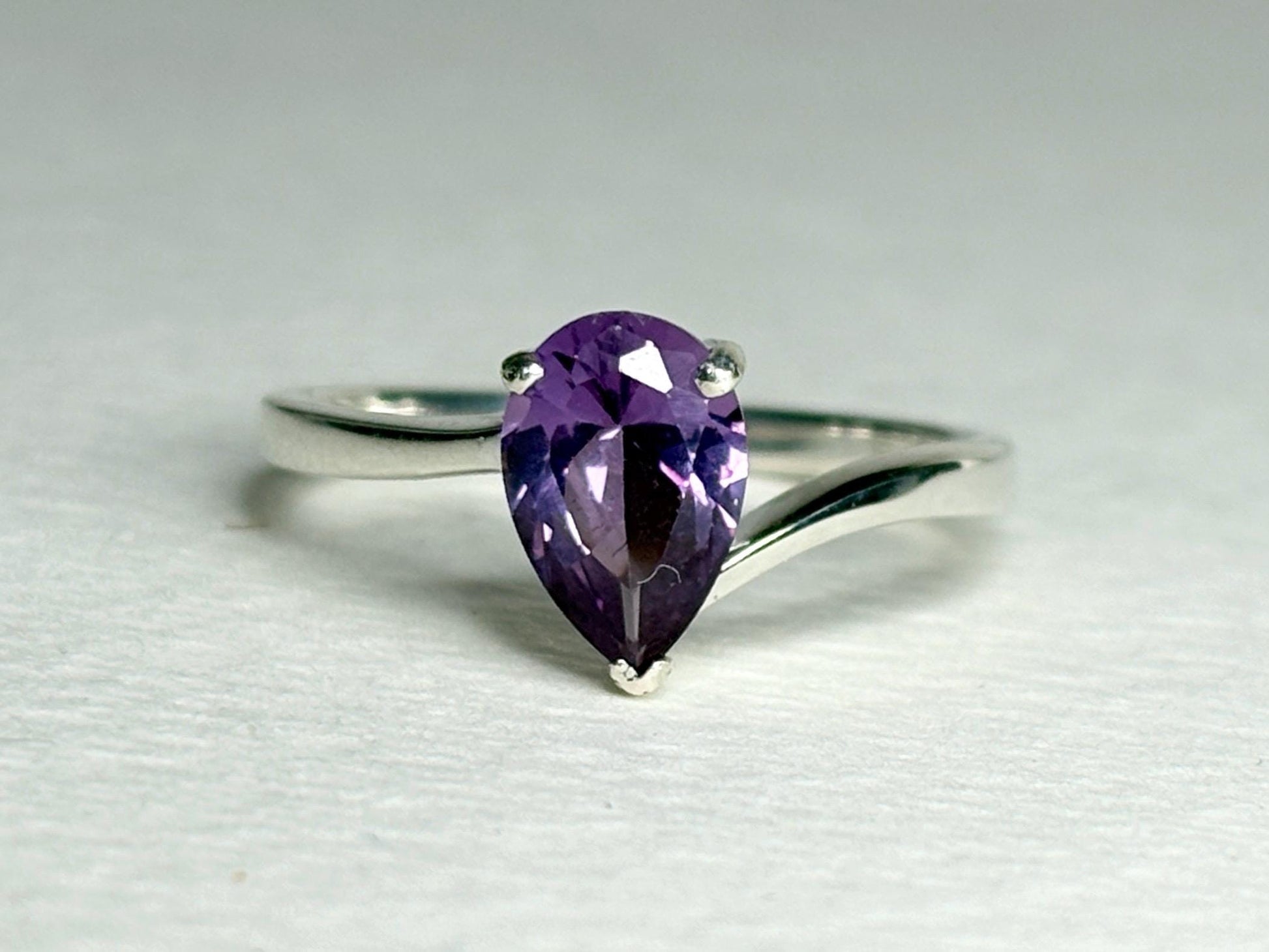 Lab Grown Color Change Pear Sapphire Ring in Sterling Silver size 7 - NewLifeJewelryVault