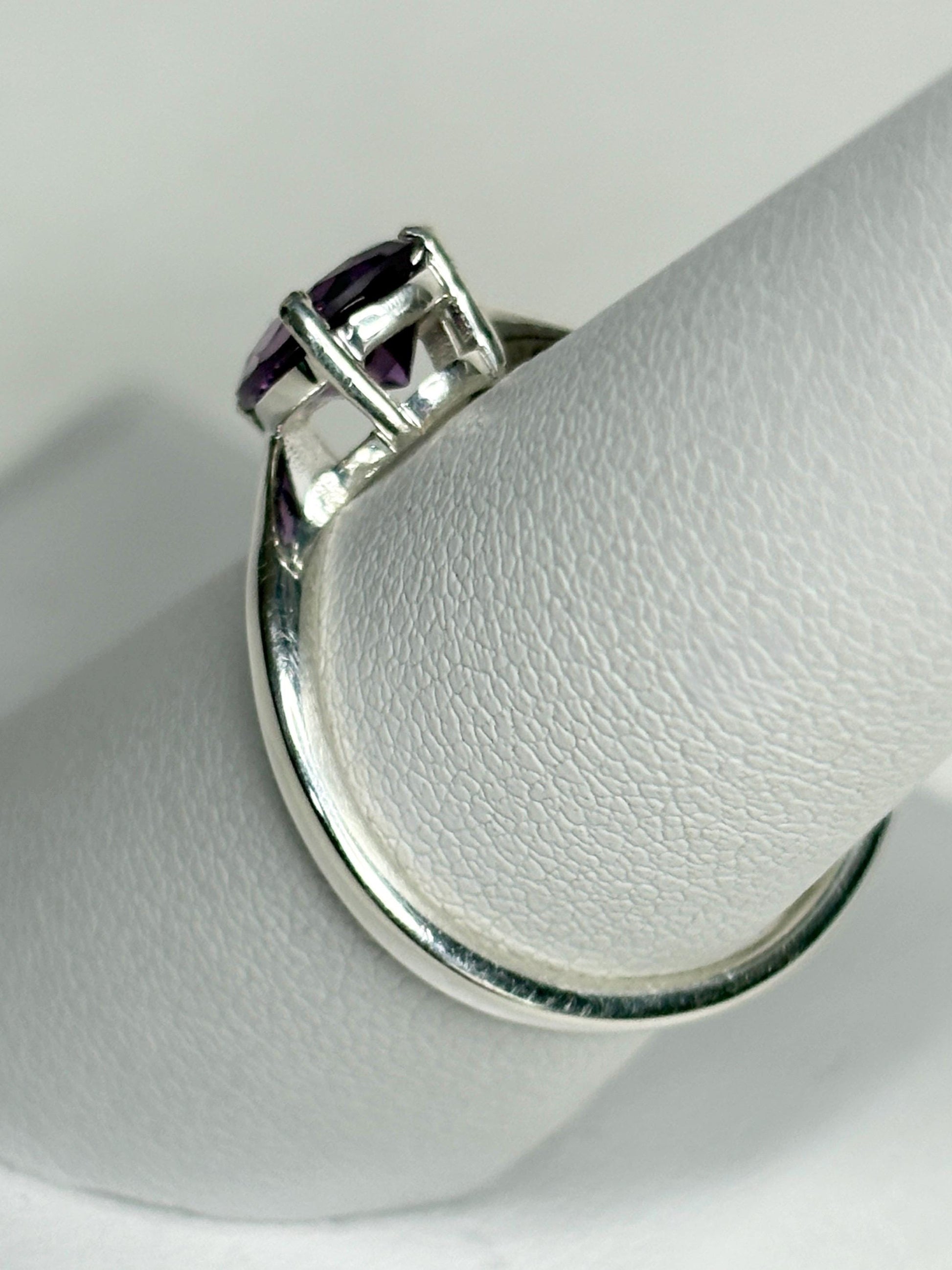 Lab Grown Color Change Pear Sapphire Ring in Sterling Silver size 7 - NewLifeJewelryVault