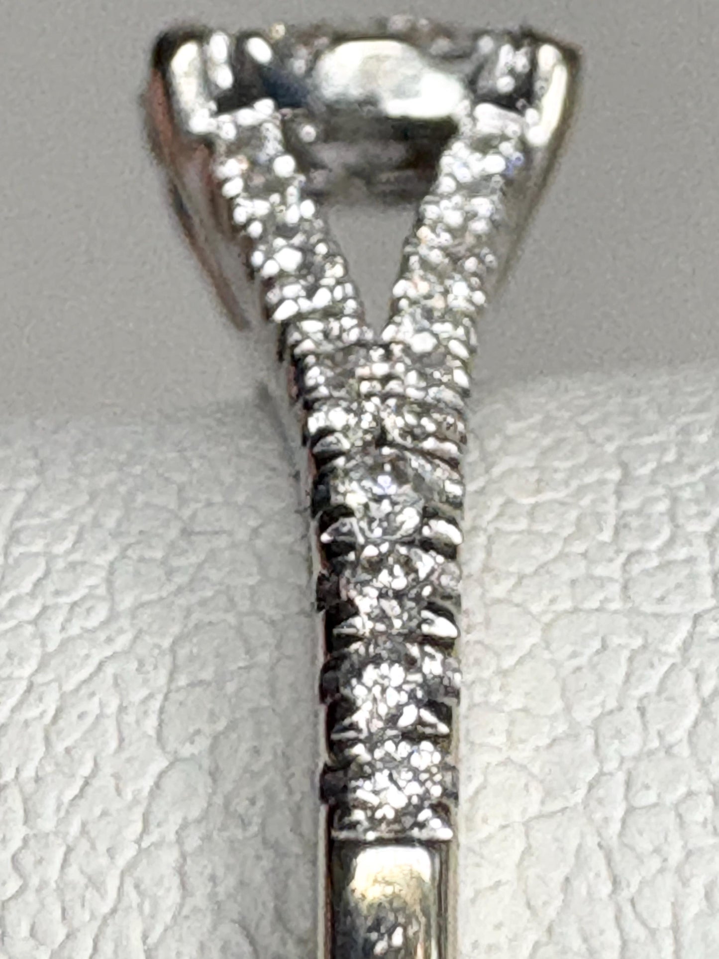 Diamond Halo Split Shank Ring Solid 14k White Gold 2.4g size 6.5 - NewLifeJewelryVault
