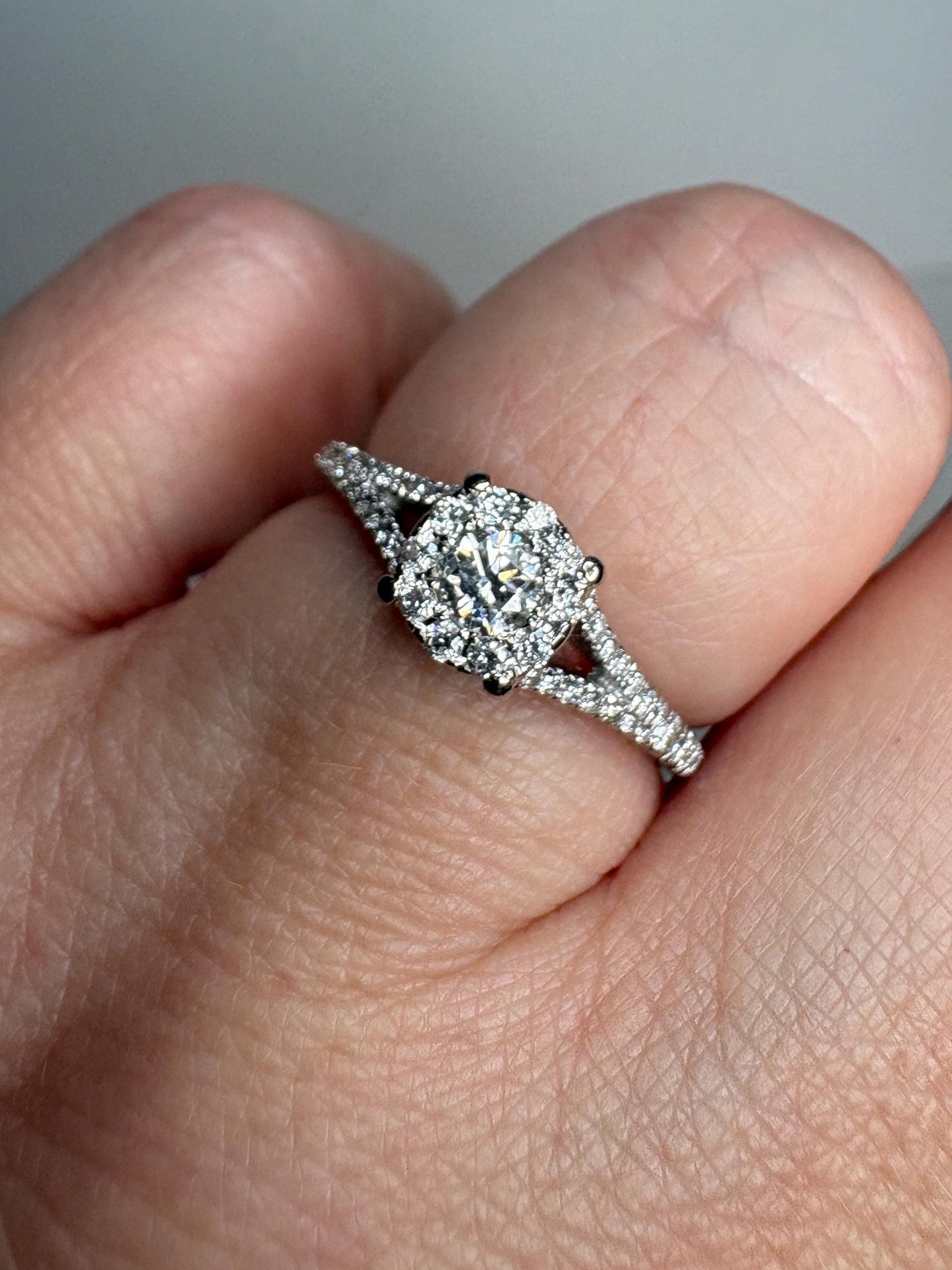 Diamond Halo Split Shank Ring Solid 14k White Gold 2.4g size 6.5 - NewLifeJewelryVault