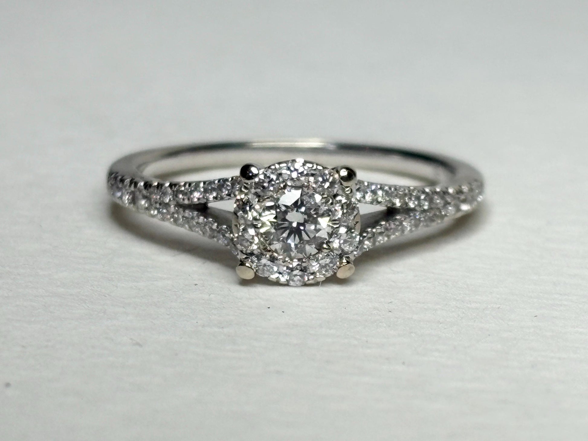 Diamond Halo Split Shank Ring Solid 14k White Gold 2.4g size 6.5 - NewLifeJewelryVault