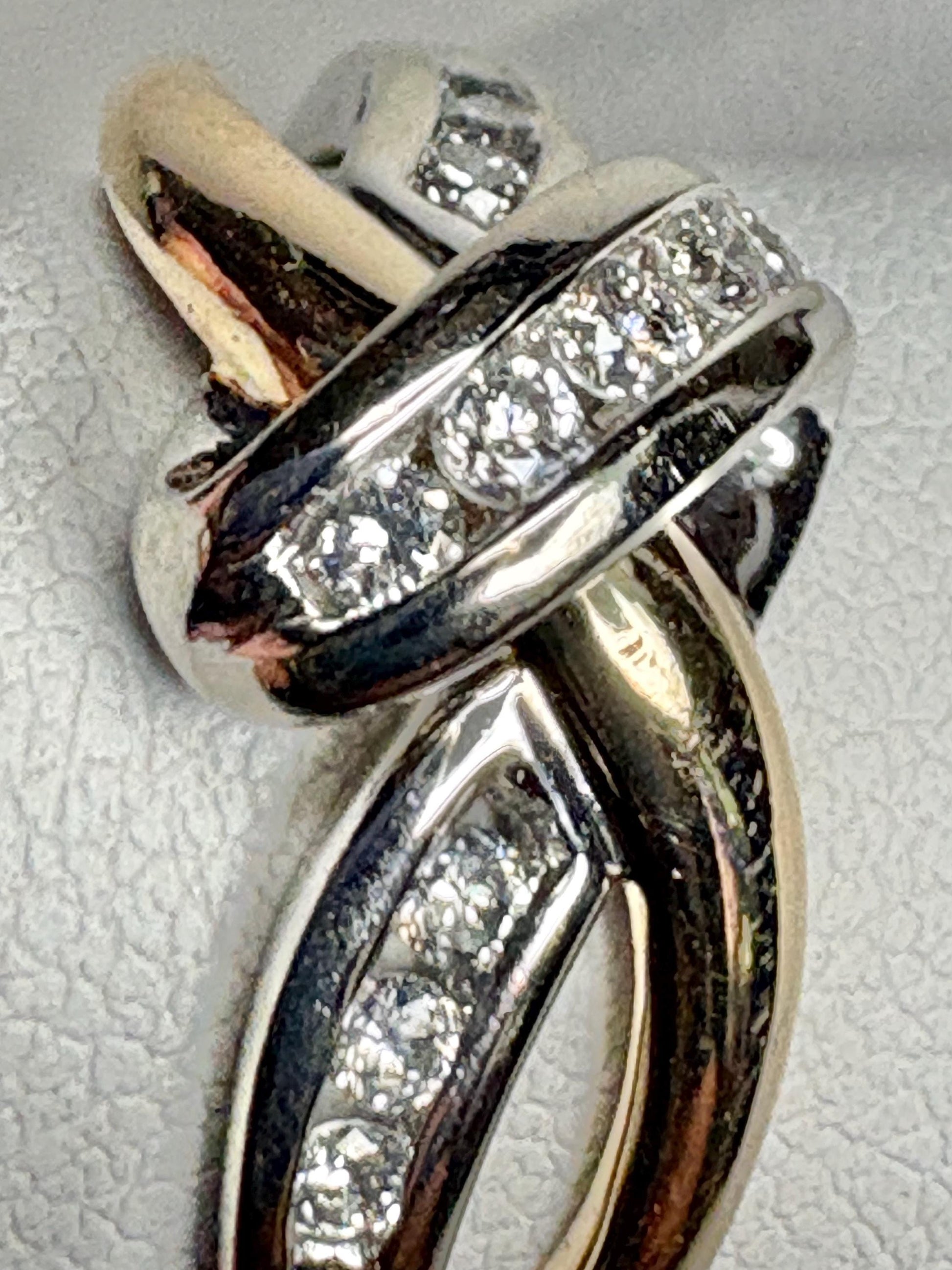 Two Toned Channel Set Diamond Ring Bypass Ribbon Style Solid 10k Gold size 7.25 - NewLifeJewelryVault