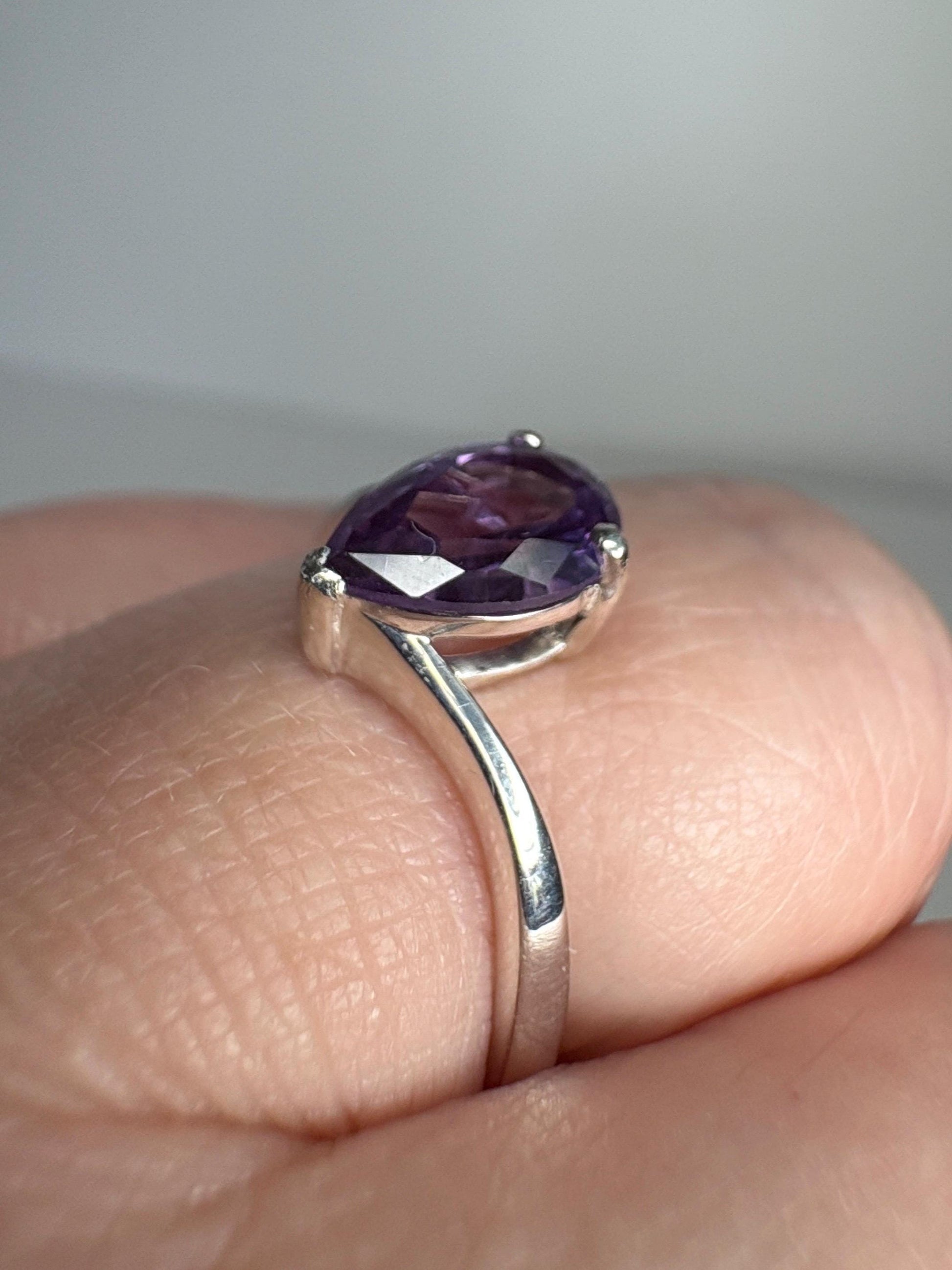 Lab Grown Color Change Pear Sapphire Ring in Sterling Silver size 7 - NewLifeJewelryVault