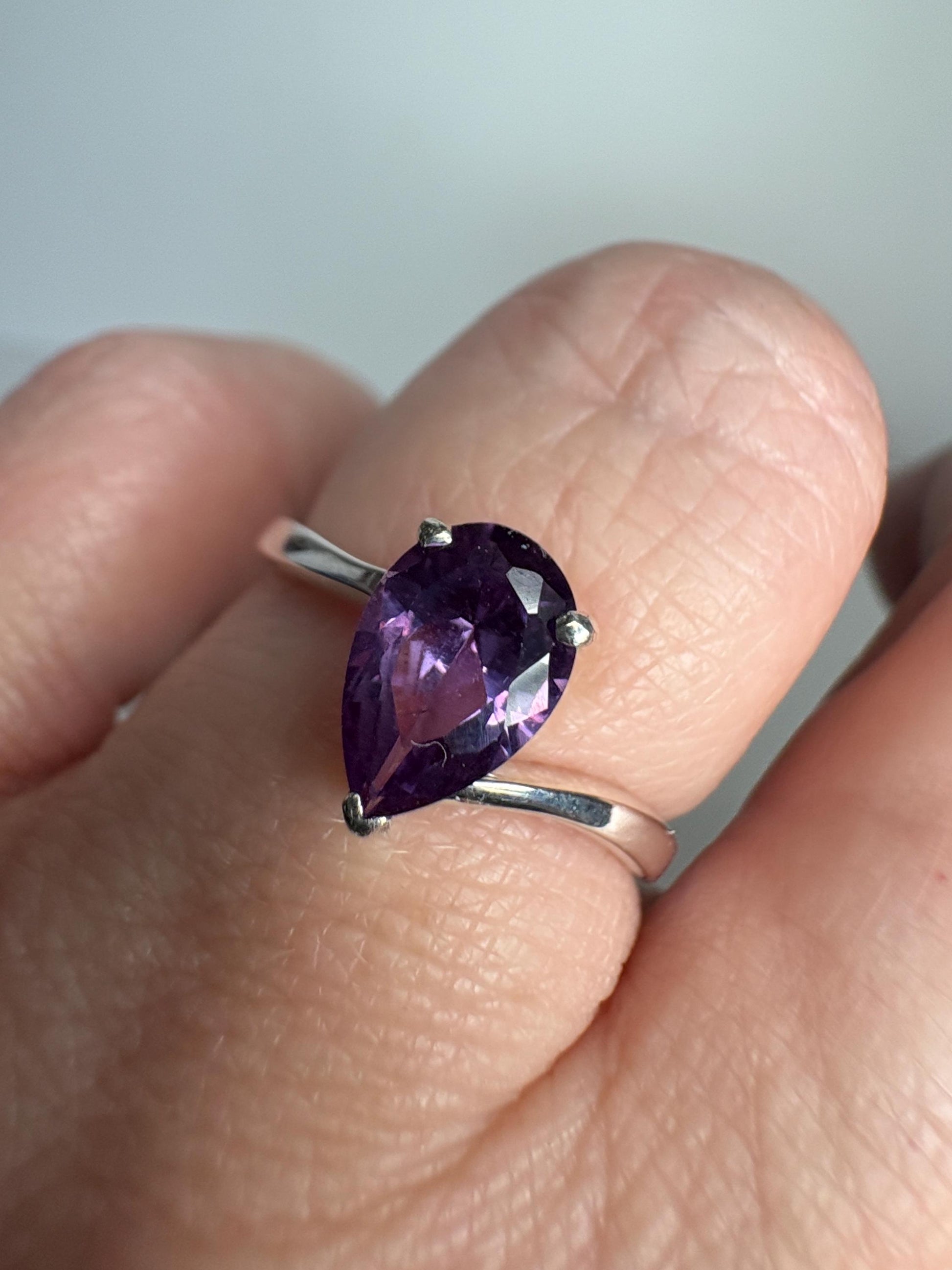 Lab Grown Color Change Pear Sapphire Ring in Sterling Silver size 7 - NewLifeJewelryVault
