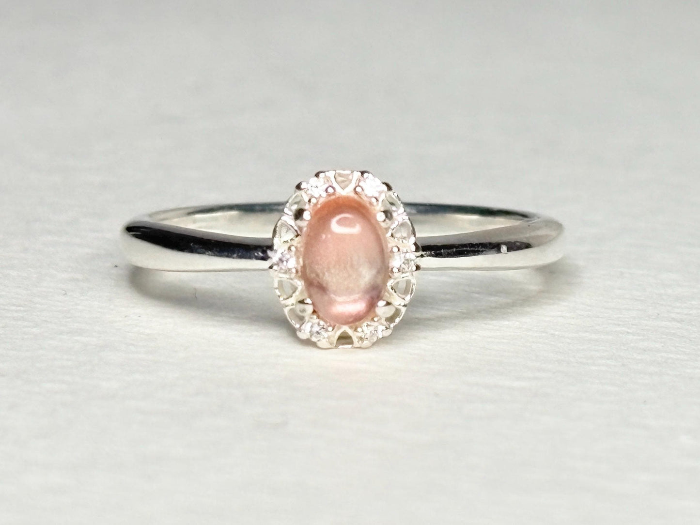 Oregon Sunstone Cabochon Ring Sterling Silver Strong Shiller size 8 - NewLifeJewelryVault