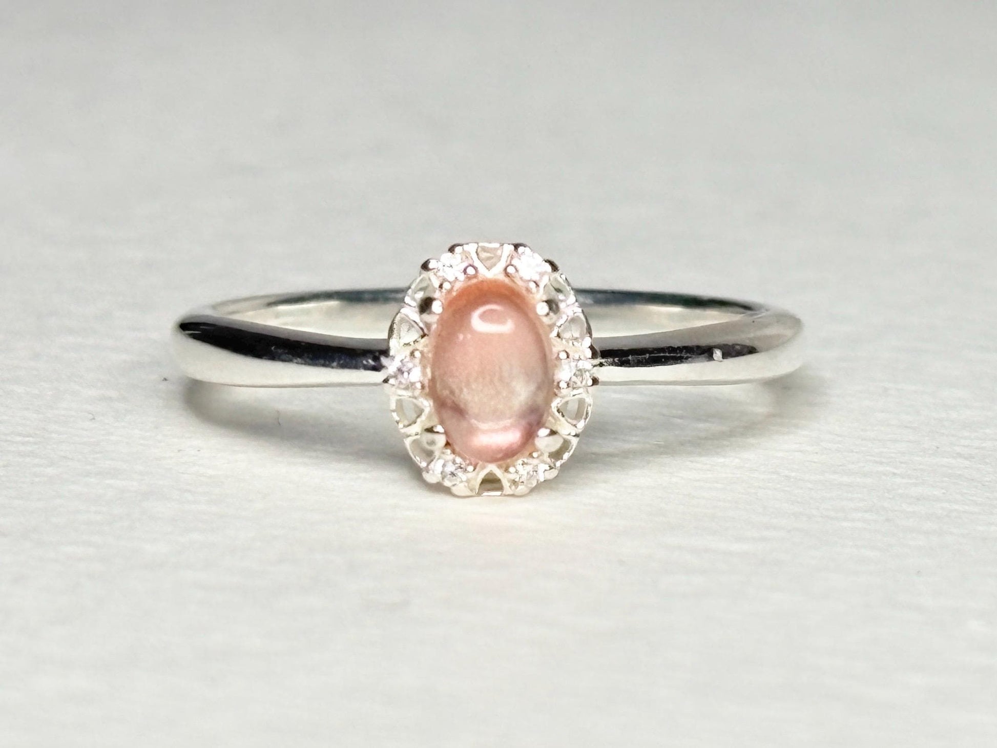 Oregon Sunstone Cabochon Ring Sterling Silver Strong Shiller size 8 - NewLifeJewelryVault