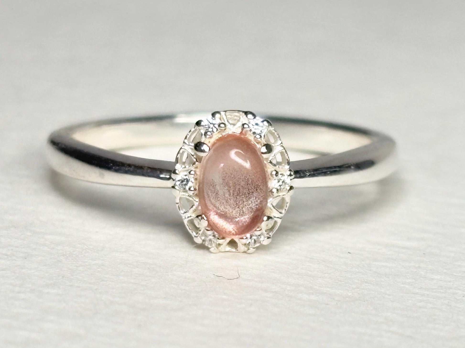 Oregon Sunstone Cabochon Ring Sterling Silver Strong Shiller size 8 - NewLifeJewelryVault